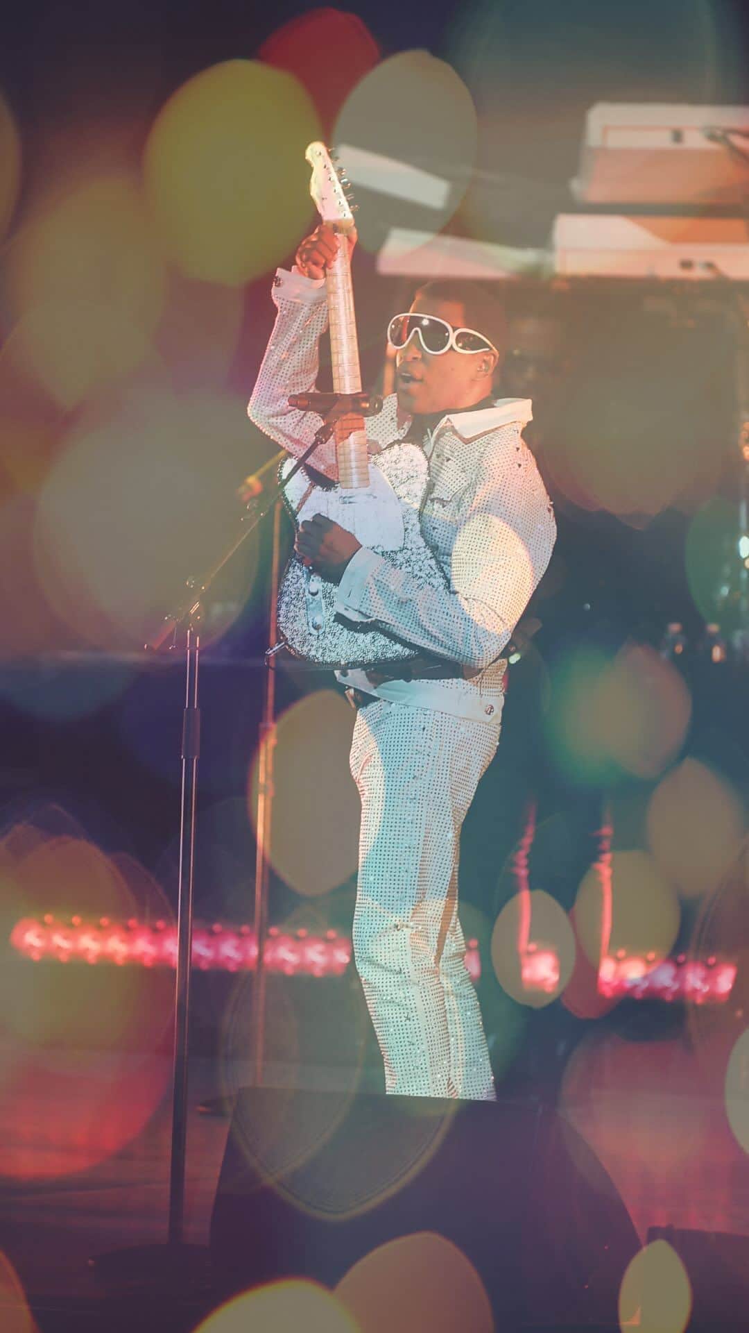 Palms Casino Resortのインスタグラム：「dive back into Babyface’s timeless performance.  “Las Vegas you brought it last night!! It was a party 🎉 Thank you to the @palms for having us! Thank you also to the beautiful @iamchantemoore and the incredible @therealtank as well as my amazing brother @therealkevonedmonds7 for joining me on stage and graced us with these incredible vocals of theirs. I had so much fun performing for y’all and I hope to be back soon ❤️”  📸: @babyface  #palmsisheretoplay #playstayslay」