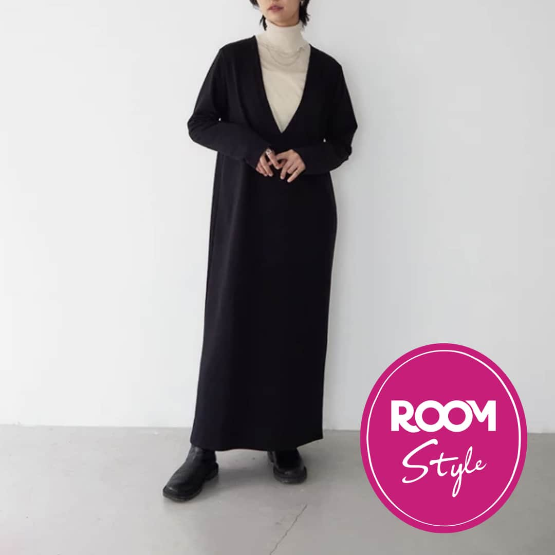 ROOMのインスタグラム：「【ROOM Styleの新商品！】 大人っぽく着られるVネック裏毛ワンピース yuki (ドキ子)×for/c @yuki_00ns  おうちでもお外でもリラックスして着られるカジュアルなスウェット素材のワンピースを、大人っぽく着られるようにとfor/cさんとご一緒にお作りしました！  ROOMアプリからは『見つける』タブ→特集バナーから♪  #楽天ROOM #楽天ROOMに載せてます　#ROOM_Style #ROOMコラボ　#おしゃれ　#インフルエンサー #ファッション　#あったかファッション　#冬コーデ #秋コーデ #ワンピース　#スウェット #ワンマイル　#おうち時間充実　#丁寧な暮らし」