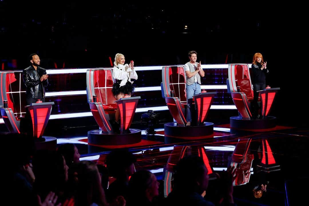 ジョン・レジェンドのインスタグラム：「Standing ovation for tonight's #VoiceBattle performances」