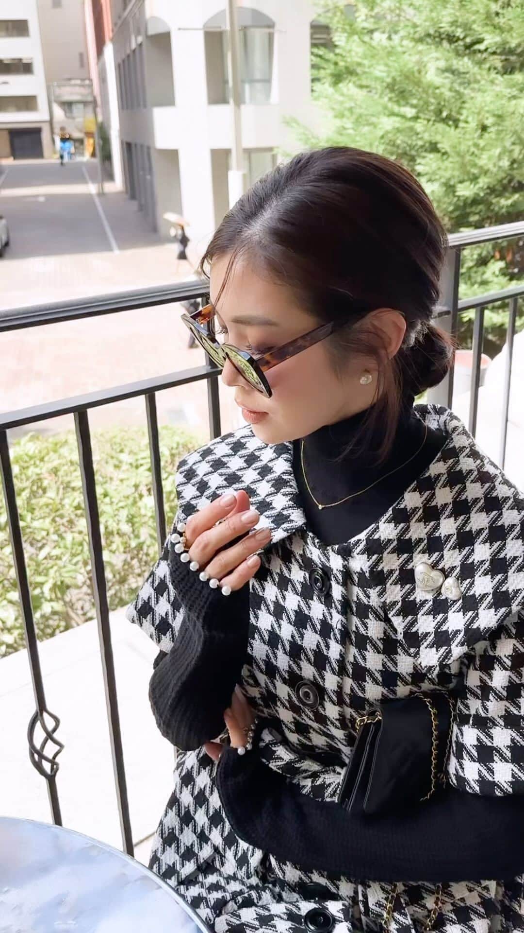 川人未帆のインスタグラム：「🔳♦︎🔳♦︎🔳♦︎ 🔳 ドラマチックなコートワンピ🤍🖤 今から真冬まで…🖤」