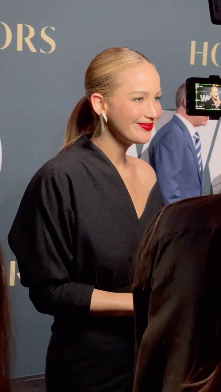 The Zoe Reportのインスタグラム：「The #Dior girls have arrived ✨  Video: @celinakhorma for Elite Daily and TZR  #JenniferLawrence #MariaGraziaChiuri  #WWDHonors」