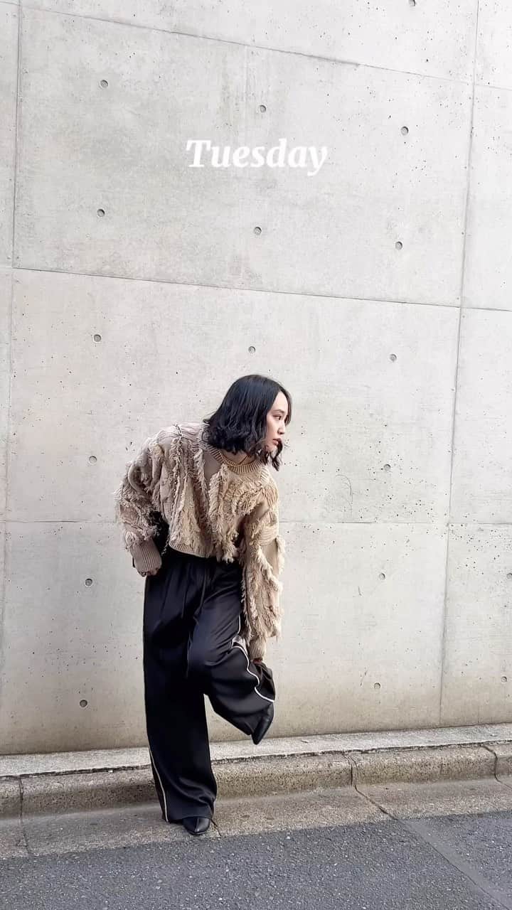 Free's Martのインスタグラム：「【knit item】 今！着たい！秋アイテム🍂  先見せアイテムもございますのでお楽しみに❤️  🏷商品詳細は商品タグ、又はプロフィール欄のURLをご確認ください。  ＿＿＿＿＿＿＿＿＿＿＿＿＿＿＿＿  トレンドアイテムをカジュアルに提案✨公式Instagramのフォローよろしくお願いいたします😊 @frees_mart  #freesmart #フリーズマート   #秋 #秋コーデ #冬 #冬コーデ  #カジュアル #大人カジュアル #大人シンプル#大人可愛い  #シンプル #シンプルコーデ #トレンド #トレンドコーデ #お出かけ #お出かけコーデ #プチプラ #プチプラコーデ  #ニットコーデ  #セットアップ #セットアップコーデ #カラーニット #カラーニットコーデ #デニム #デニムコーデ  #20代コーデ #30代コーデ」