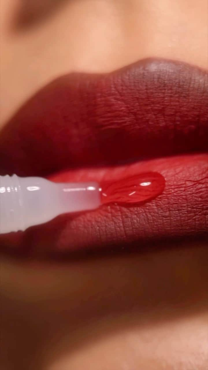 Smashboxのインスタグラム：「These are the lips of a killer, Bella 🗡️🩸  Just add vampire teeth + shop Be Legendary lipstick, Gloss Angeles, and Always On liquid lipstick at smashbox.com | Link in bio」