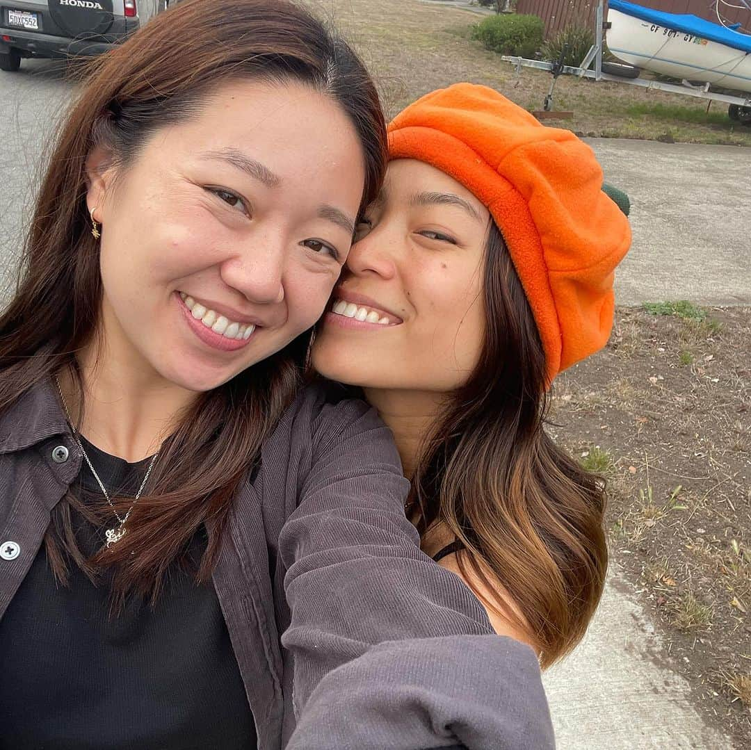 リリー・チャンさんのインスタグラム写真 - (リリー・チャンInstagram)「Yes we did make the pumpkin hat our entire personality 🧡」10月25日 8時45分 - lilyyz