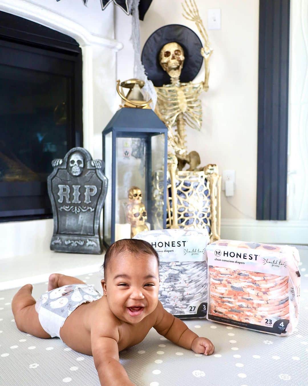 The Honest Companyさんのインスタグラム写真 - (The Honest CompanyInstagram)「We loved seeing all of your little cuties in our Falloween diaper prints!! 🎃👻  There’s still time to get yours at the #linkinbio   📷: @chanelisfabulous  @annalisa.veronica  @_diamondbaldwin  @prettyree623 @jess_themamabear」10月25日 8時39分 - honest