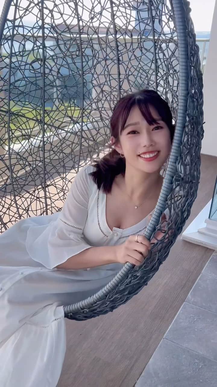 堀江聖夏のインスタグラム：「⌇ 最後の姿・・・👼笑 ⁡ 大好きなお友達といるときは いつもこんな感じっ🫘笑 ⁡ 一緒に笑っていこ〜〜.ᐟ.ᐟ ⁡ 沖縄のホテルからの海の眺めが とってもよかった🥺(うるうる) ⁡ _______________________________ #沖縄 #海 #南城市 #okinawa #japan」