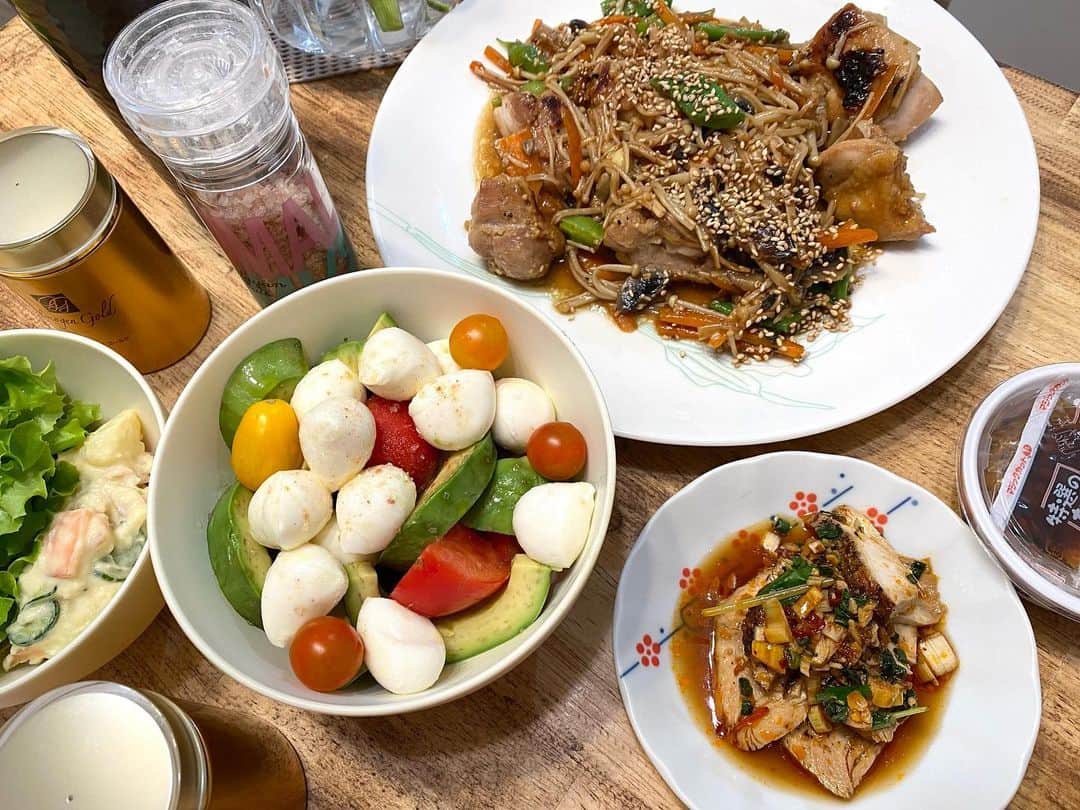 のインスタグラム：「おはようございます🌞 肌寒い朝になりましたね。 季節の変わり目、風邪をひかないようにしっかり食べます✌️ 大事ですよね。  トマトは🍅両親が作ったもの。家庭菜園ですが美味しいの♡ お野菜、高いですからね。ありがたくいただきます。  #おはようございます #健康管理 #おうちごはん  #トマト」