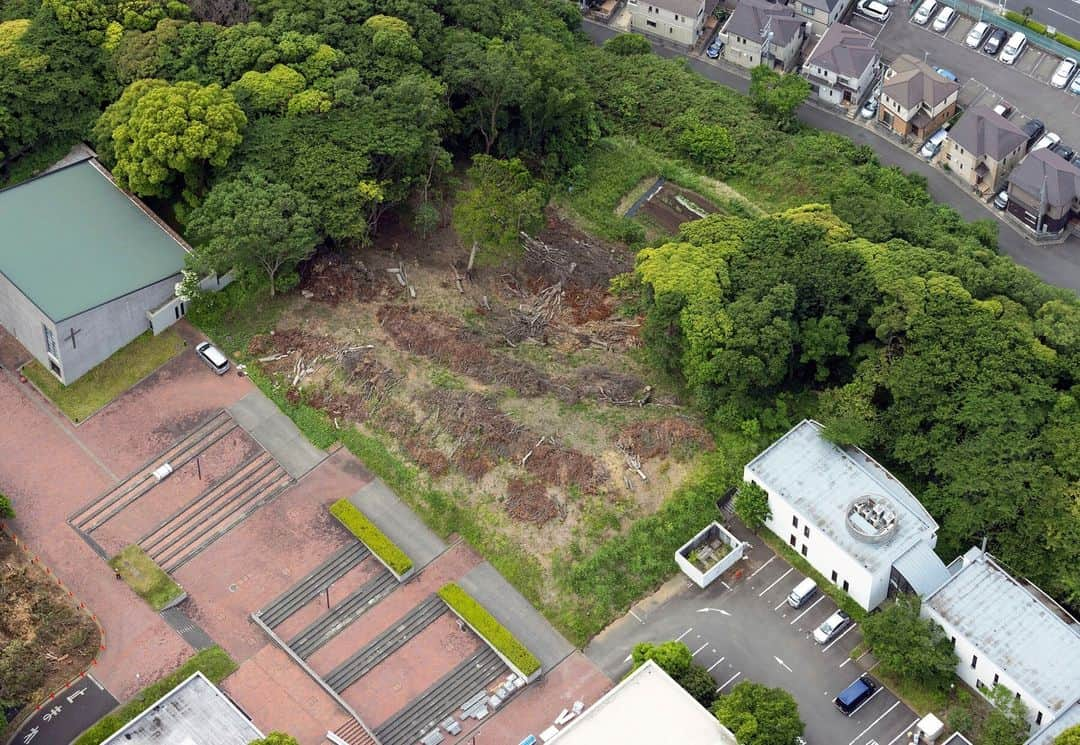 Meiji Gakuin/明治学院大学/明学さんのインスタグラム写真 - (Meiji Gakuin/明治学院大学/明学Instagram)「👷建設中の新校舎を空から👷  2025年秋、横浜キャンパスに完成予定の新校舎。 2023年4月から2023年の9月までの 空から見た工事の進捗をお届けします☁️  少しずつ少しずつ、工事が進んでいます。 新校舎の概要はプロフィール( @mguniv )のURLから チェックしてみてください👀  #明治学院大学 #横浜キャンパス #横浜 #戸塚 #工事 #新校舎 #情報数理学部 #秋学期 #秋学期もがんばろう #明学 #明治学院 #明学人 #勉強 #大学 #授業 #明学生 #メイガク #明学ライフ #大学生活 #キャンパスライフ #mgu #meijigakuinuniversity #meijigakuin #meigaku #photography #photographer」10月25日 10時00分 - mguniv