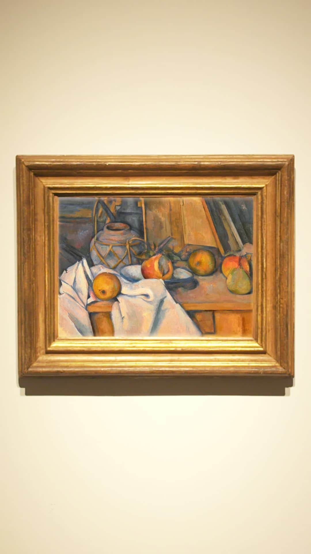 クリスティーズのインスタグラム：「Paul Cezanne’s ‘Fruits et pot de gingembre’   Filled with a rich, internal balance, ‘Fruits et pot de gingembre’ is one of a select group of canvases from the late 1880s and early 1890s in which Cezanne reached a high point in his treatment and approach to still life painting. Within this work, the artist explores an array of complex forms and challenged himself by seeking to construct each spherical form into a harmoniously unified whole. The painting comes to Christie’s from the Museum Langmatt, in Baden Switzerland, home to one of the most impressive collections of impressionist art in Europe assembled during the early twentieth century.   Browse this work and more from the 20th Century Evening sale via our LinkinBio!   20th Century Evening Sale | New York | 9 November」