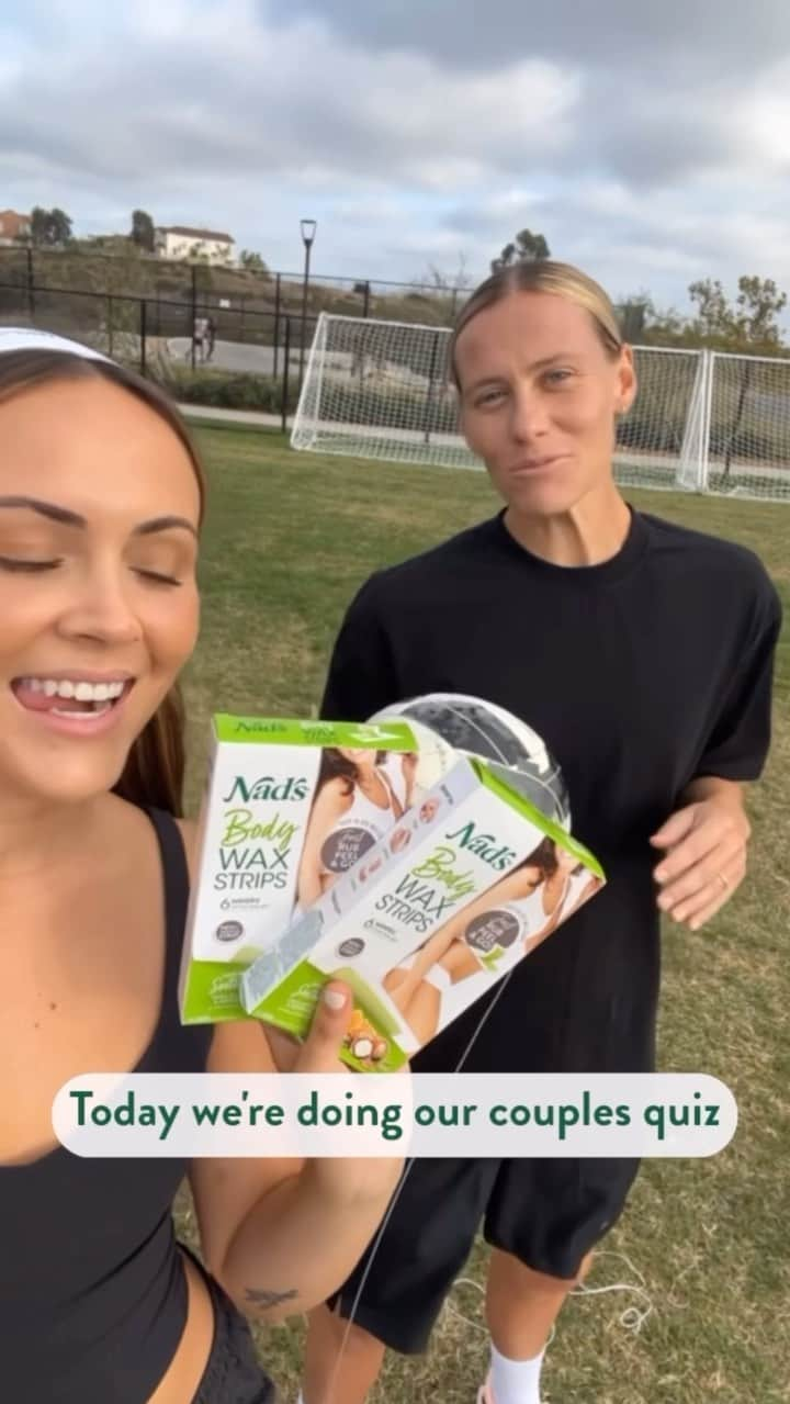 エミリー・バン エグモンドのインスタグラム：「Soccer Challenge Accepted! Tough questions, but easy hair removal from @nadswax ! How many would you have gotten correct? #Nadswax #sponsored」