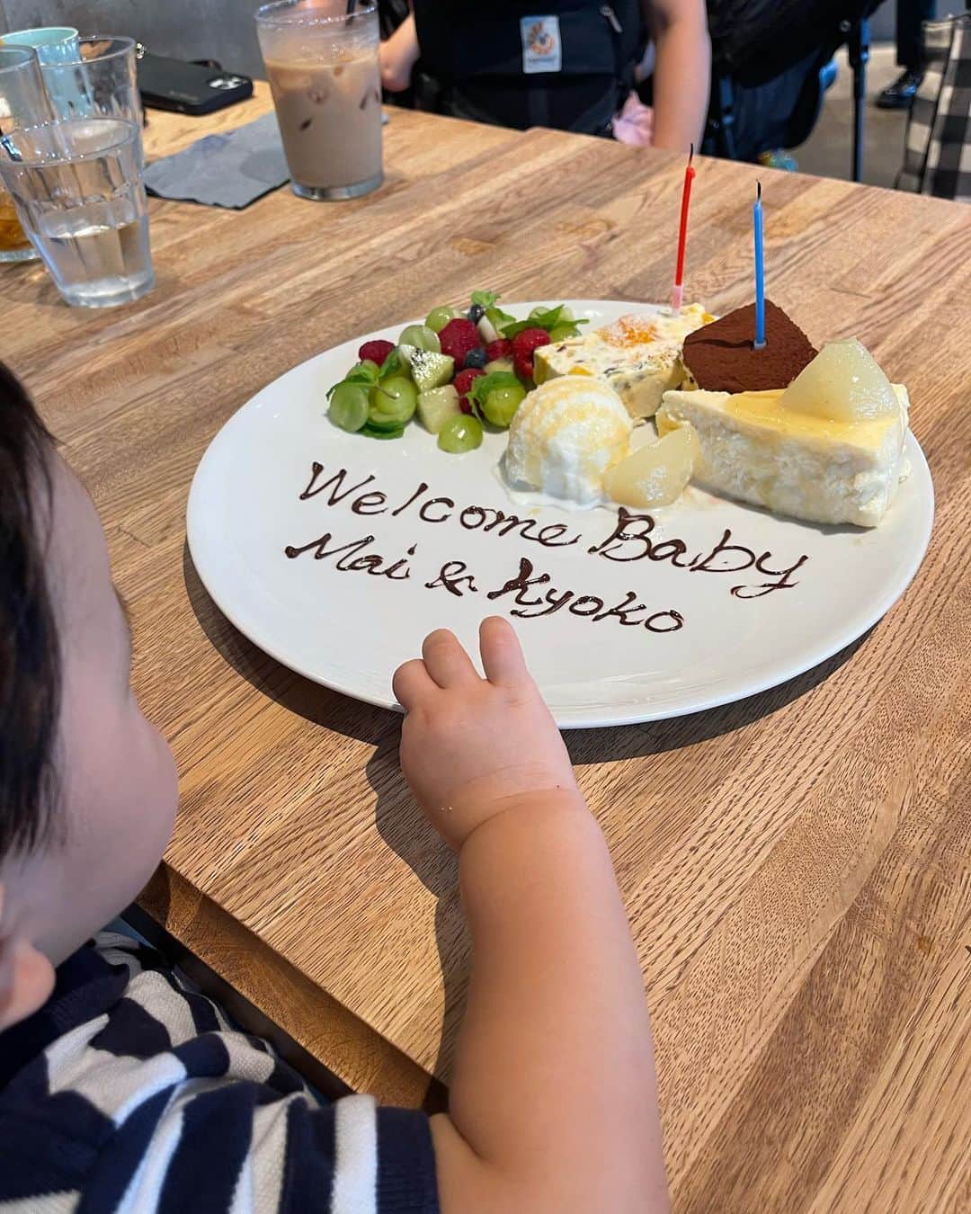 のインスタグラム：「先日のお姉さまたちとの🍽️  まいさんのお祝いするつもりが 私までお祝いしてもらっちゃった！ ありがとうございます🥺♡  まいさんbaby楽しみすぎる〜🥰 改めておめでとうございます❣️」