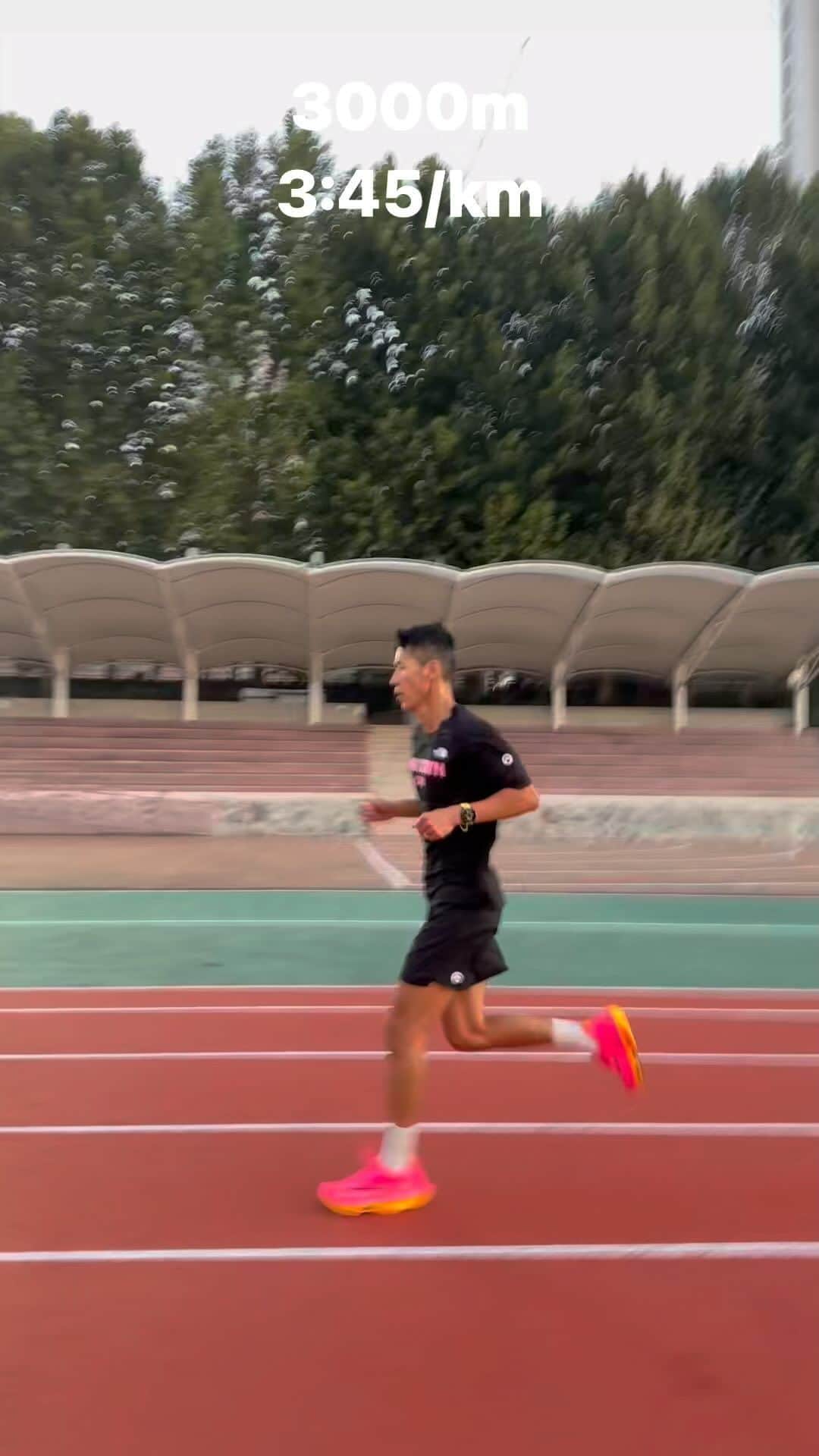 ジヌションのインスタグラム：「🏃‍♂️ 춘천마라톤 Sub3 도전을 위한 마지막 점검 30분 웜업 6km 100m 질주 X 2 3000m 3:45 페이스 10분 쿨다운 가을의 전설 가보자! @0923mara 감독님 수고하셨습니다」