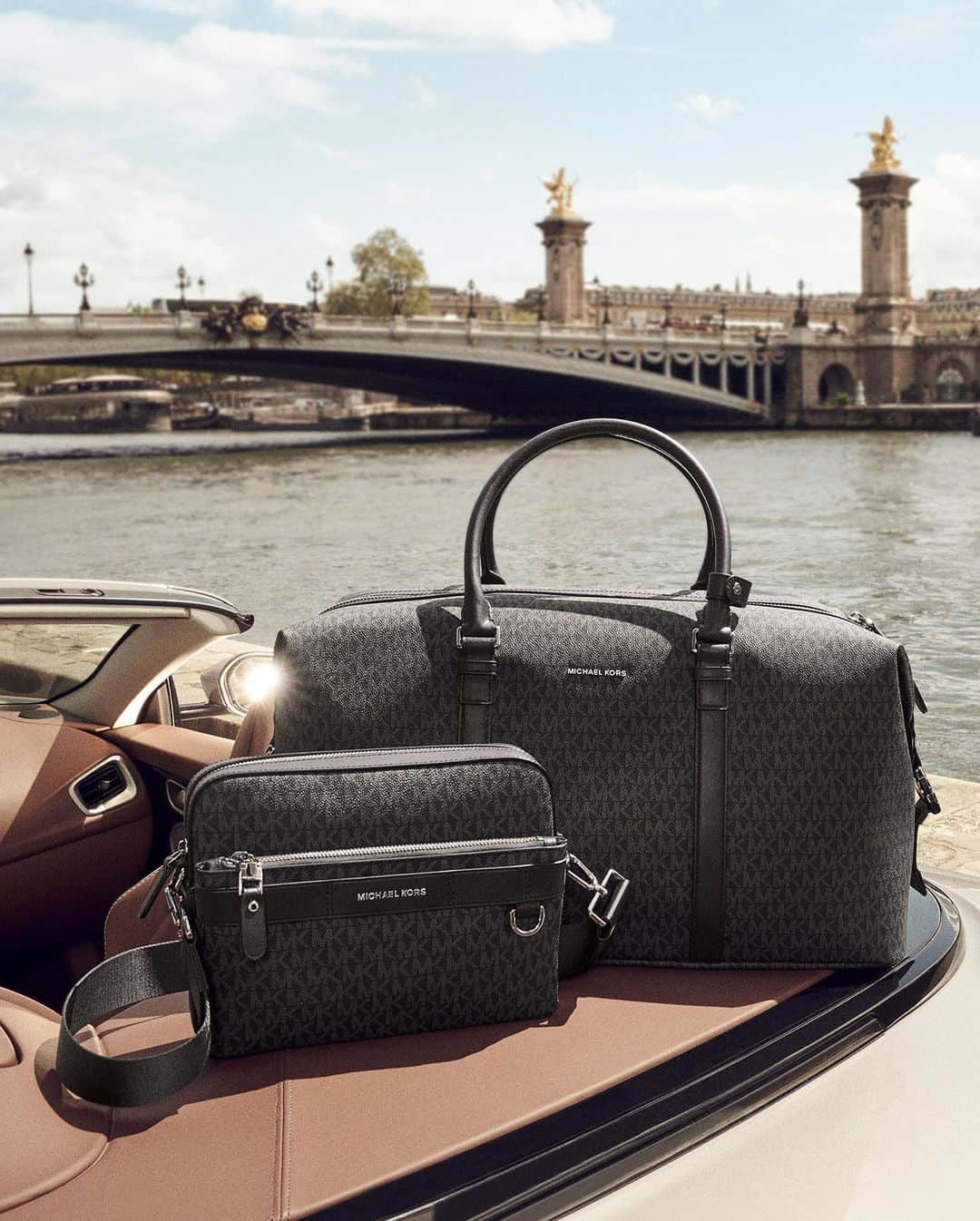 マイケルコースのインスタグラム：「Cruise into fall. #MichaelKorsMens  Photographed by @MaximePoiblanc」