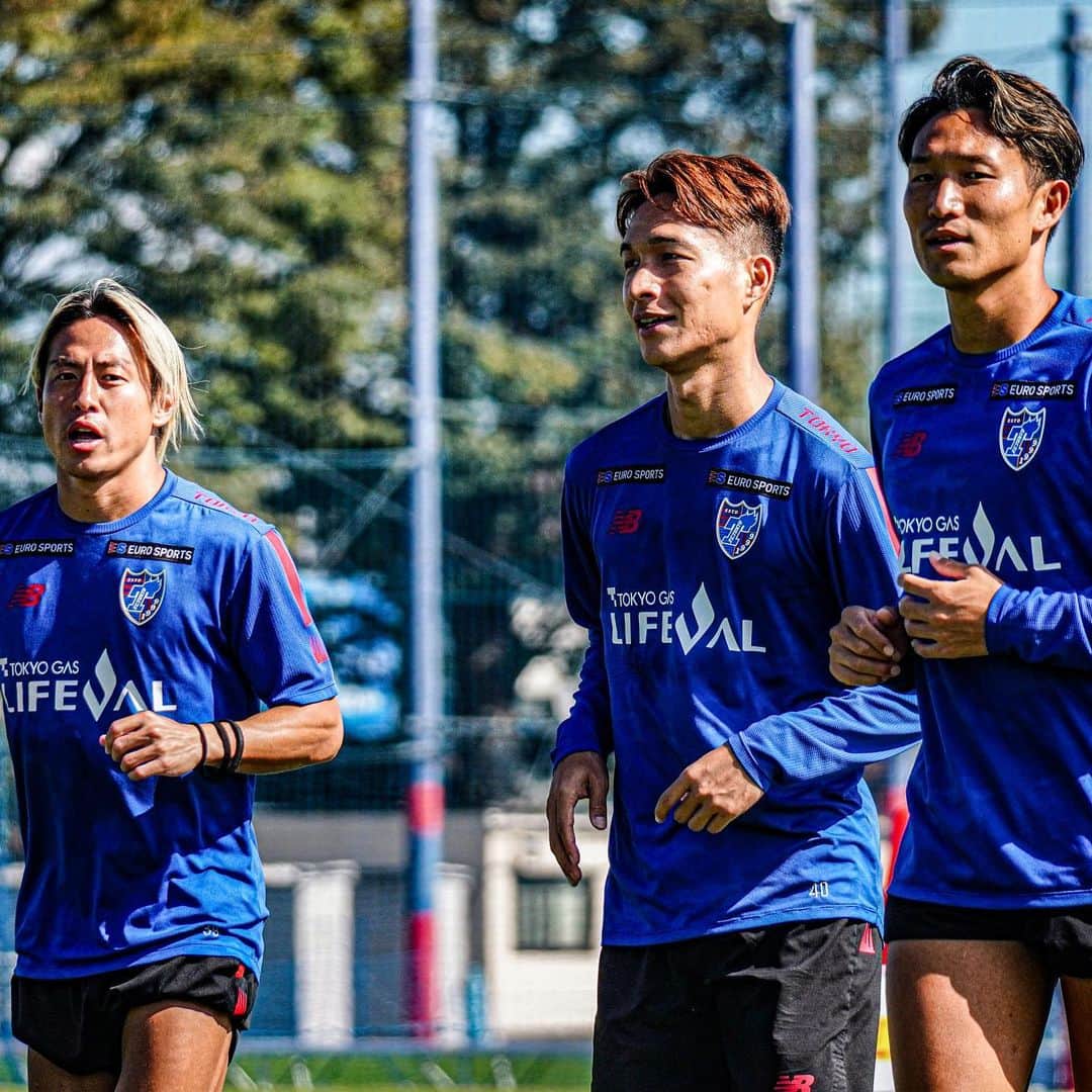 FC東京オフィシャルグッズのインスタグラム：「🔵🔴 📸photo by @tsubasa.terayama17  @fctokyoofficial  #寺山翼 #FC東京 #fctokyo #tokyo」