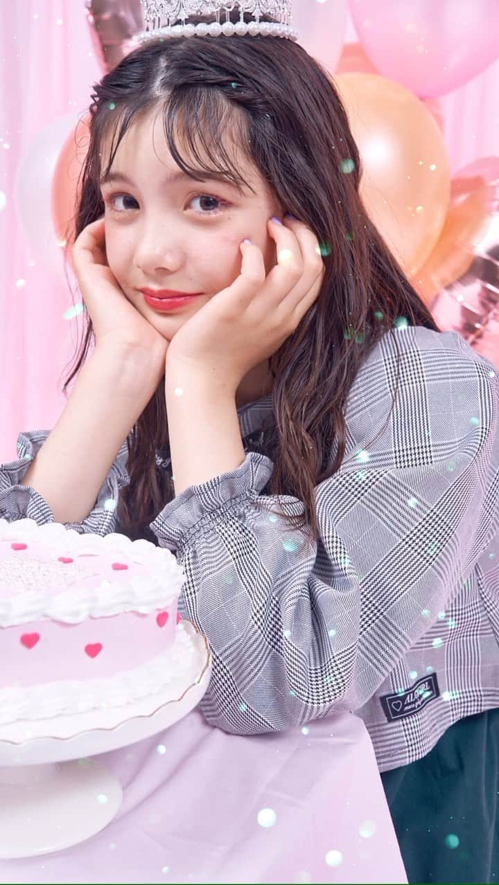 のインスタグラム：「. みなさまとつくりあげた10周年。 これからも、かわいいを発信して みなさまに愛されるALGYに・・・♡  ALGYは2023年10月25日で10周年を迎えました。 ALGYに関わってくださったすべての人たちへ 10年間のありがとうを。 ❤︎ ❤︎ ❤︎ 2023.10.25 10th anniversary ---ALGY---  #ALGY #アルジー」