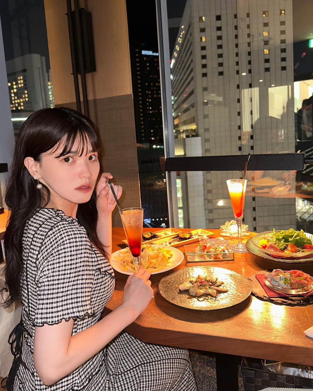 雪村彩音のインスタグラム：「. よく行くお店 駅から近いし、ご飯美味しいし 夜遅くまでやってるの🤭 . . #bluebird #梅田ディナー #훈련 #훈련부사관 #스타일  #오오티 #패션 #맞팔 #일상 #model #salonmodel #흑발 #맞팔 #데일리 #좋아요 #좋아요 #셀카 #셀스타그램 #좋아요반사 #여행 #카페 #패션 #인스타 #뷰티 #일본 #귀여워 #일상 #좋아요 #팔로우 #인스타푸드 #코디 #아웃핏 #패션스타그램」