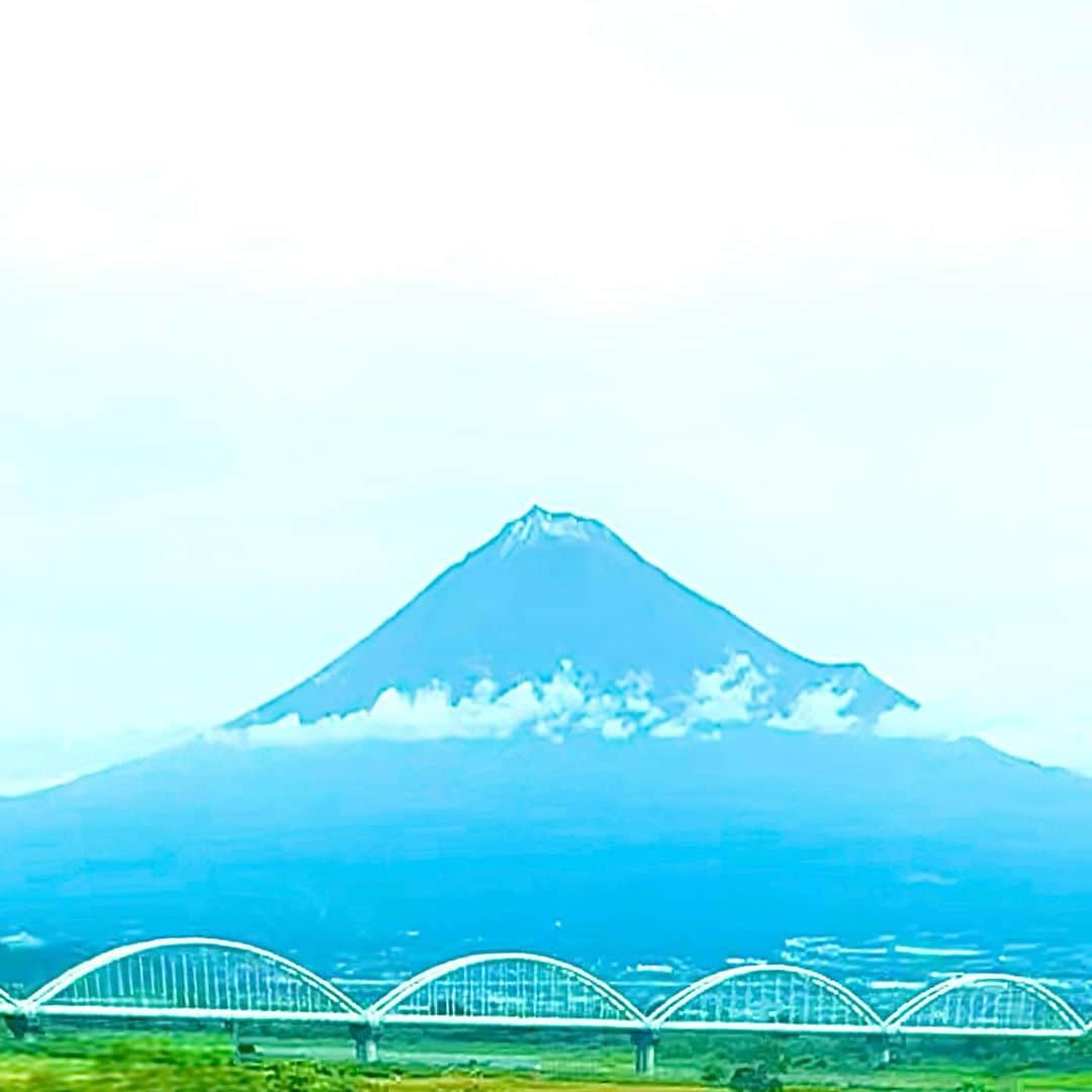 松尾貴史のインスタグラム：「本日の富士様。 フラフープで遊んでござる。  #mtfuji #富士山」