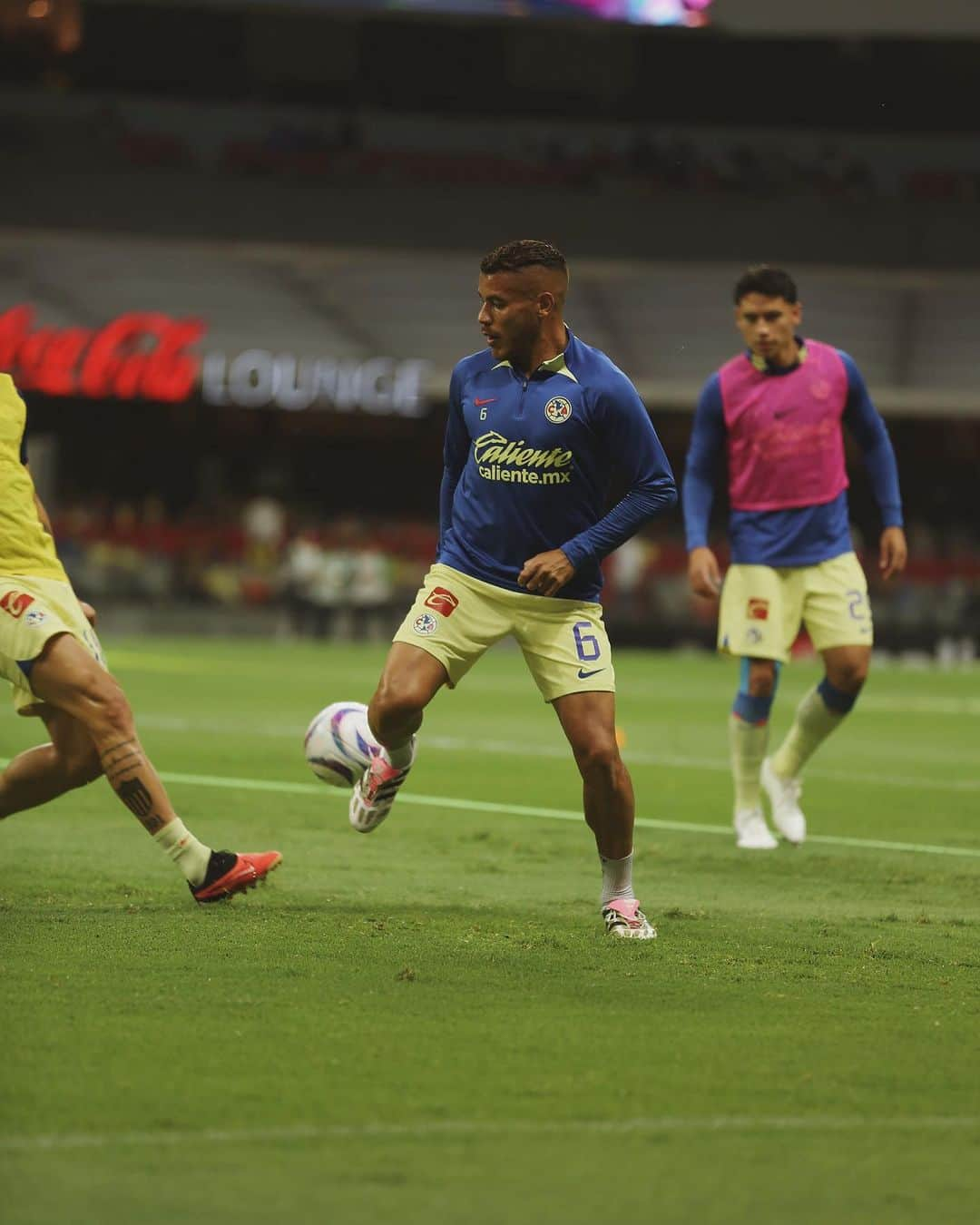 ジョナタン・ドス・サントスさんのインスタグラム写真 - (ジョナタン・ドス・サントスInstagram)「@clubamerica vs @clubsantos  📸 by @aldodecaniz_  🦅 Another win」10月25日 9時41分 - jona2santos