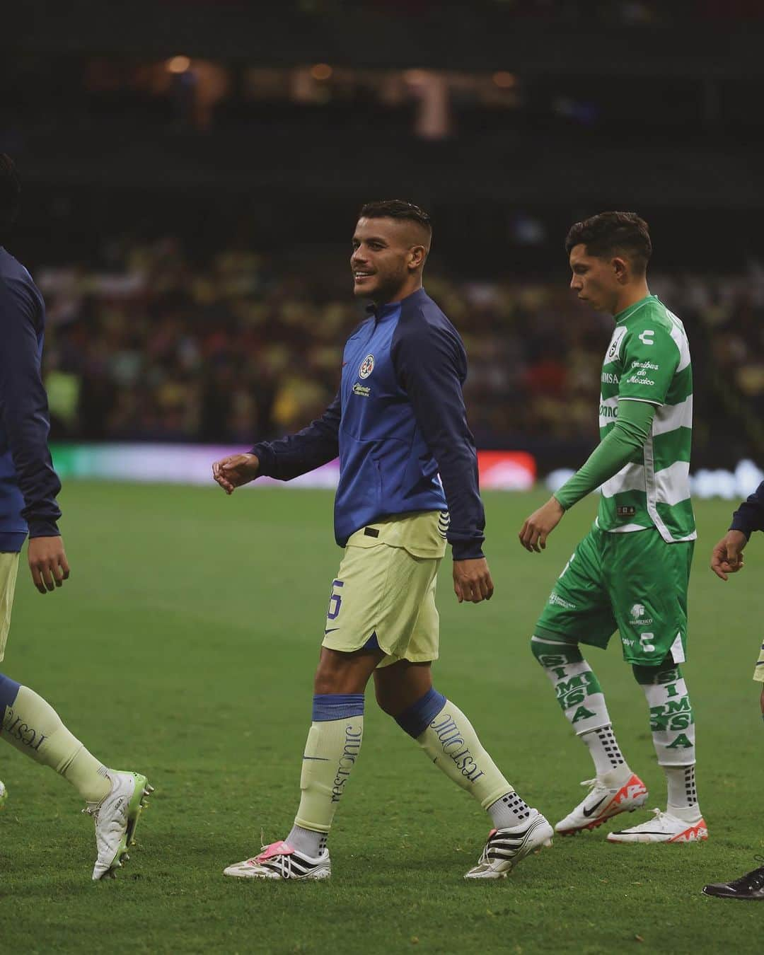 ジョナタン・ドス・サントスさんのインスタグラム写真 - (ジョナタン・ドス・サントスInstagram)「@clubamerica vs @clubsantos  📸 by @aldodecaniz_  🦅 Another win」10月25日 9時41分 - jona2santos