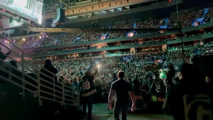 デイン・クックのインスタグラム：「Back onstage at @tdgarden w/ Chappelle last week and back in again Boston at @the_wilbur this November. DaneCook.com for tix. Can’t wait. See ya there Boston.」