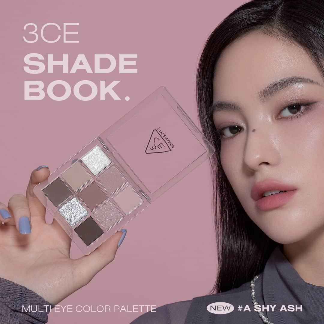 Official STYLENANDAさんのインスタグラム写真 - (Official STYLENANDAInstagram)「🆕 3CE MULTI EYE COLOR PALETTE # A SHY ASH SHADE BOOK  매트 5종, 펄 2종, 글리터밤 1종, 쉬머 1종의 다양한 텍스처로 구성되어 다양한 쿨-뮤트 메이크업 연출이 가능한 9구 팔레트입니다. 👀  1 [SHIMMER] 투명한 화이트 쉬머 세미 젤리 글리터 2 [PEARL] 은은한 실버 미세 펄이 박힌 애쉬 핑크 3 [MATTE] 라이트 페일 핑크 4 [MATTE] 노란 기 빠진 그레이쉬 브라운 5 [MATTE] 톤 다운된 매트 모브 핑크 6 [PEARL] 차가운 애쉬빛 핑크에 큼직한 실버펄 7 [MATTE] 차분한 뮤티드 브라운 8 [GLITTER] 러프한 실버 글리터 밤 9 [MATTE] 매트 딥 브라운  MUTE YOUR COOL 💟 3CE 애쉬라벤더 에디션  #3CE #3CESTYLENANDA #3CE스타일난다 #MUTEYOURCOOL #3CE애쉬라벤더에디션 #3CEMULTIEYECOLORPALETTE #3CEPALETTE #3CE멀티아이컬러팔레트 #3CE팔레트 #ASHYASH」10月25日 10時00分 - houseof3ce