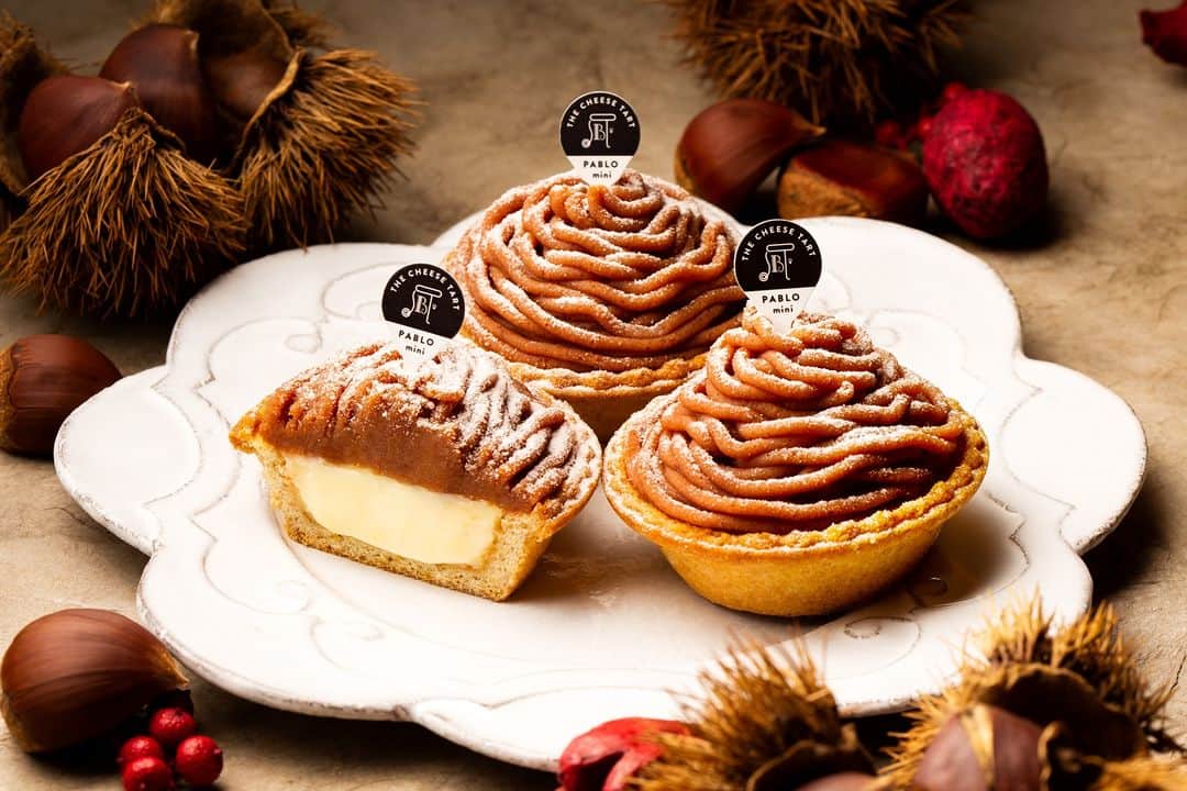 のインスタグラム：「秋の味覚の代名詞🌰 イタリア栗のモンブランも、10月31日までの期間限定✨  美味しくな〜るおまじない🪄✨ パブ〜ロ パブ〜ロ🤤  #パブロくん  #パブロ #パブロミニ #お土産スイーツ #パブロチーズタルト #心斎橋グルメ #大阪グルメ #大阪スイーツ #pablo #cheesecake #cheesetart #cheese #osakafood #osakatrip #osaka #osakagourmet #shinsaibashi #japansweets」
