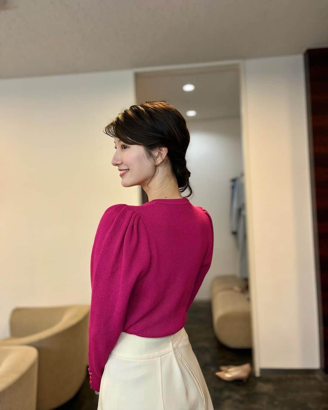 吉村恵里子さんのインスタグラム写真 - (吉村恵里子Instagram)「・ 今日はビビットピンクの衣装で ルンと気分が上がりました」10月25日 10時13分 - yoshimura_eriko