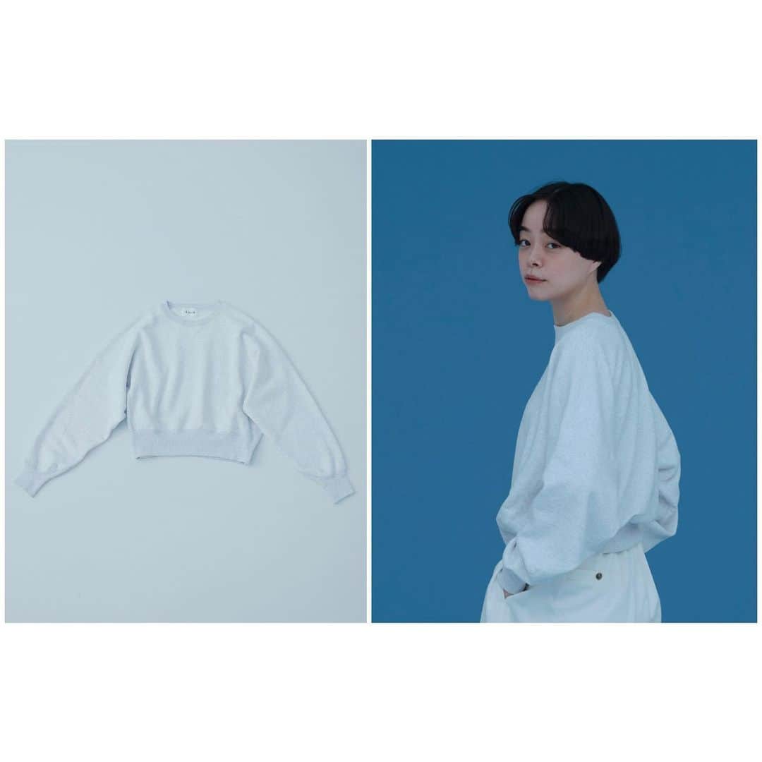 Kanocoさんのインスタグラム写真 - (KanocoInstagram)「【 Cacco 2023A/W 】 ほぼ日さんで予告と販売ページが公開になり、 細かいアイテムの詳細も記載されています✨  『ショート丈ワイドスウェット』の紹介を。 色はホワイト×杢グレー、 サンドベージュ、ネイビーの3色です。 サイズはFサイズの1サイズです。 袖のボリューム感でゆったりな印象ですが、 ショート丈のキリっとしたバランスで、 絶妙にスッキリと見えると思います。 袖口のデザインも実は可愛いんです😏 メンズライクにカッコよく着ても良し、 小物を合わせて可愛いく着ても良し。  こだわりポイントが山ほどあるので、 ぜひほぼ日さんの販売ページより、 詳細ご覧いただけたら嬉しいです。 発売は10/26 am11:00〜です！ よろしくお願いします🦕  #cacco #cacco2023aw」10月25日 10時08分 - kanococo