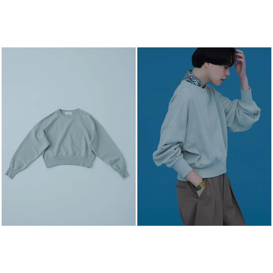 Kanocoさんのインスタグラム写真 - (KanocoInstagram)「【 Cacco 2023A/W 】 ほぼ日さんで予告と販売ページが公開になり、 細かいアイテムの詳細も記載されています✨  『ショート丈ワイドスウェット』の紹介を。 色はホワイト×杢グレー、 サンドベージュ、ネイビーの3色です。 サイズはFサイズの1サイズです。 袖のボリューム感でゆったりな印象ですが、 ショート丈のキリっとしたバランスで、 絶妙にスッキリと見えると思います。 袖口のデザインも実は可愛いんです😏 メンズライクにカッコよく着ても良し、 小物を合わせて可愛いく着ても良し。  こだわりポイントが山ほどあるので、 ぜひほぼ日さんの販売ページより、 詳細ご覧いただけたら嬉しいです。 発売は10/26 am11:00〜です！ よろしくお願いします🦕  #cacco #cacco2023aw」10月25日 10時08分 - kanococo