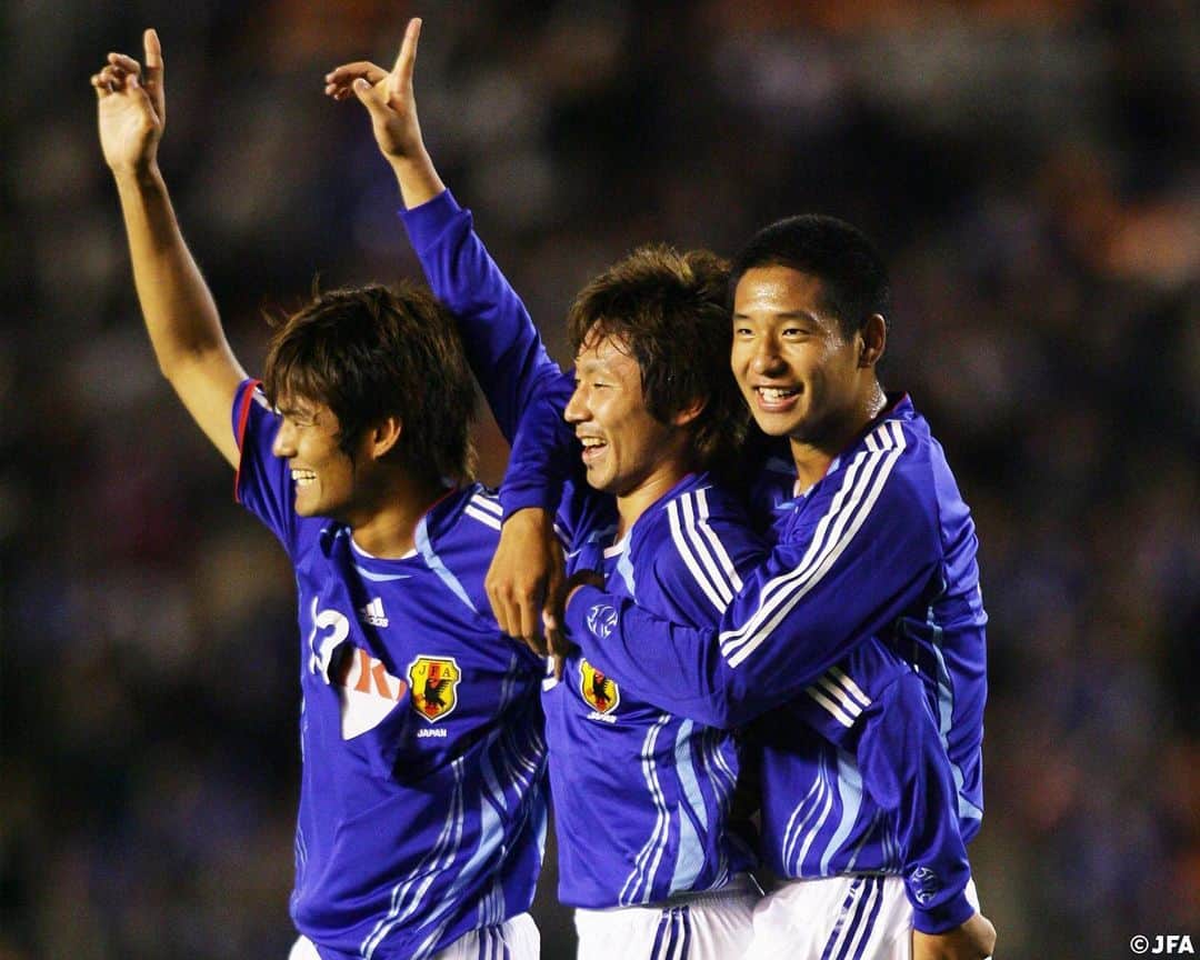 のインスタグラム：「. 【#𝐎𝐧𝐓𝐡𝐢𝐬𝐃𝐚𝐲】2006.10.25🔙 🏆日中韓サッカーU-21代表交流戦 🏟国立競技場  🇯🇵#U21日本代表 2-0 U-21中国代表🇨🇳 ⚽️17' #梶山陽平 ⚽️82' #平山相太  #夢への勇気を #jfa #daihyo #サッカー日本代表 #サッカー #soccer #football #⚽」