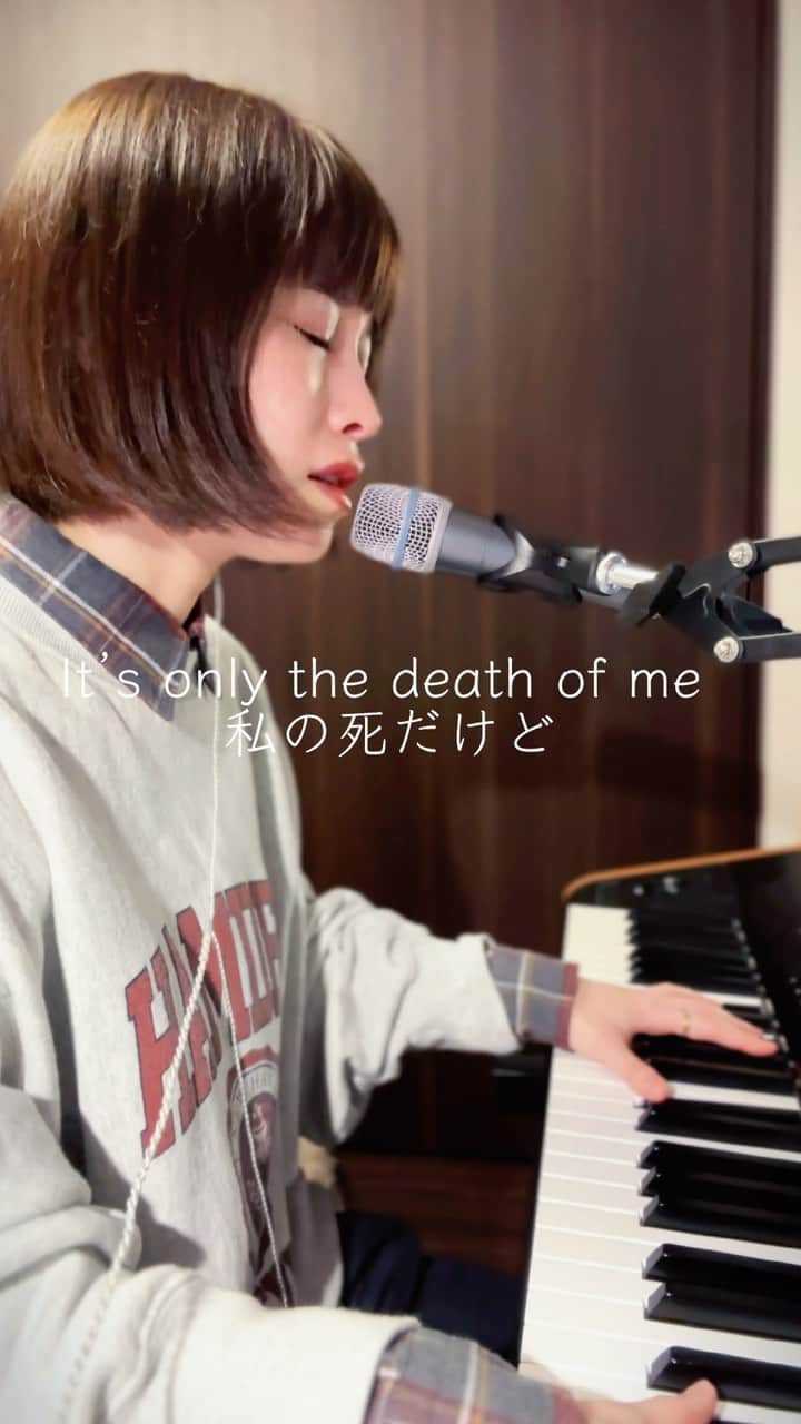 JU!iEのインスタグラム：「寝る前やってみた！ Doomsday by Lizzy McAlpine」