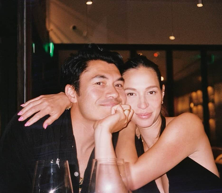 Livさんのインスタグラム写真 - (LivInstagram)「He is my everything in everything. Even more now than ever.   Candid pics by @amandagnwn @katorestaurant」10月25日 10時35分 - livlogolding