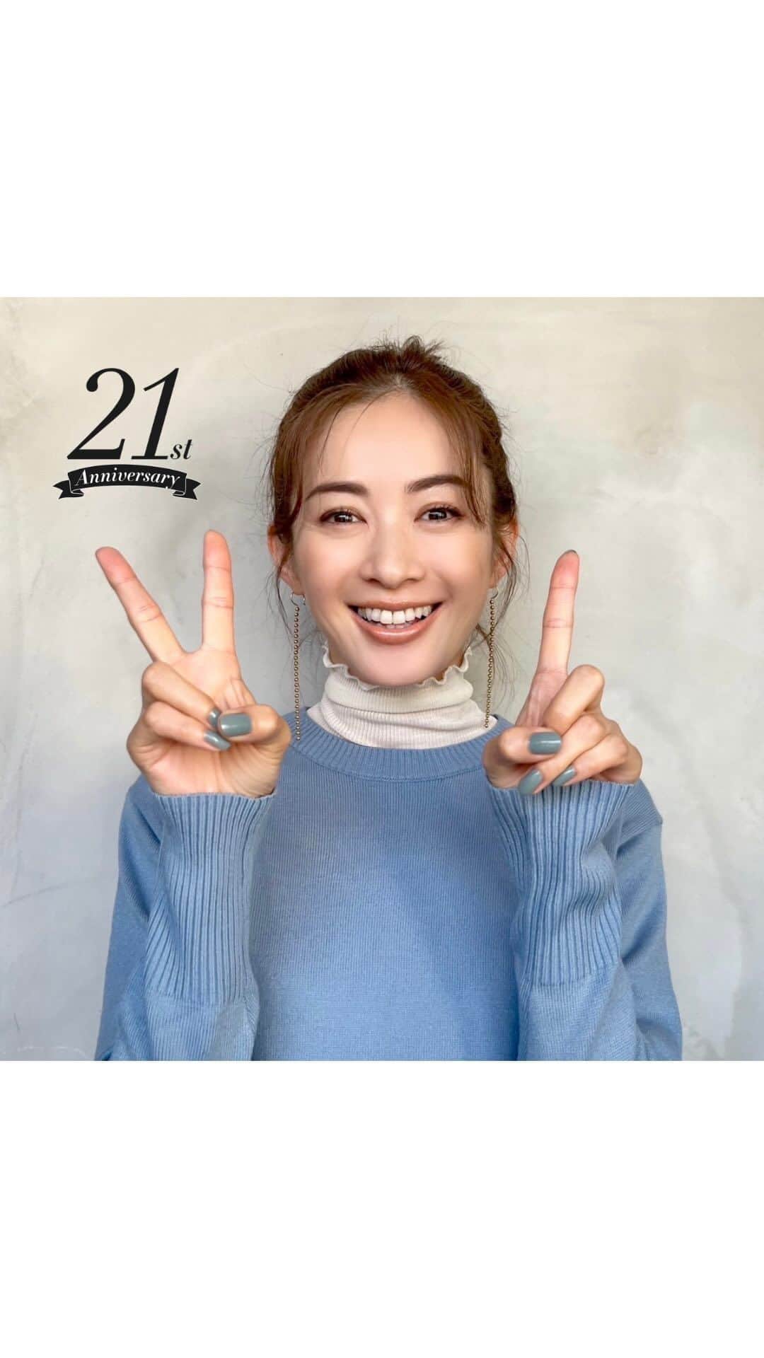 STORY公式のインスタグラム：「【STORY21周年記念動画を見たいなと 思った方はコメントに❤️ください！】 保存しておくと後から見返せます！  10月25日（水）  STORYは今年創刊21周年を迎えます。 そこで、STORYモデルの皆さんから お祝いのコメントをいただきました✨  本日は、高垣麗子さんです！  #高垣麗子 #storymag #story21周年記念動画」