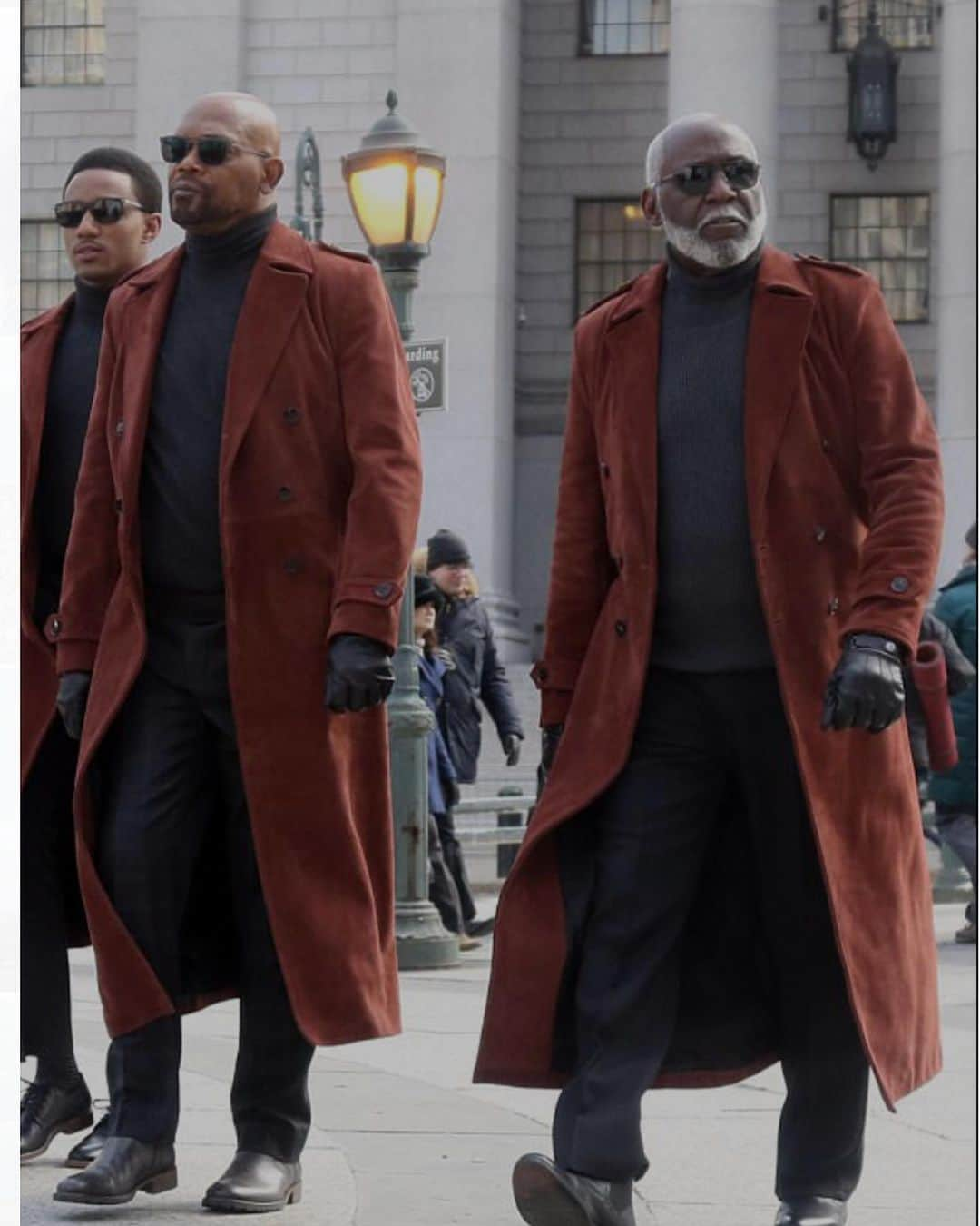 サミュエル・L・ジャクソンのインスタグラム：「Richard Roundtree, The Prototype, The Best To Ever Do It!! SHAFT, as we know it is & will always be His Creation!! His passing leaves a deep hole not only in my heart, but I’m sure a lotta y’all’s, too🤎👊🏾👊🏾👊🏾Love you Brother, I see you walking down the Middle of Main Street in Heaven & Issac’s Conducting your song🎶🎶👊🏾coat blowin’ in wind!! Angels whispering, “That Cat SHAFT Is A Bad Mutha, Shutcho Mouth!! But I’m Talkin’ Bout SHAFT!! THEN WE CAN DIGIT👊🏾👊🏾👊🏾👊🏾👊🏾‼️‼️‼️‼️💯💯💯💯🤎🤎🤎🤎🤎🤎🤎」