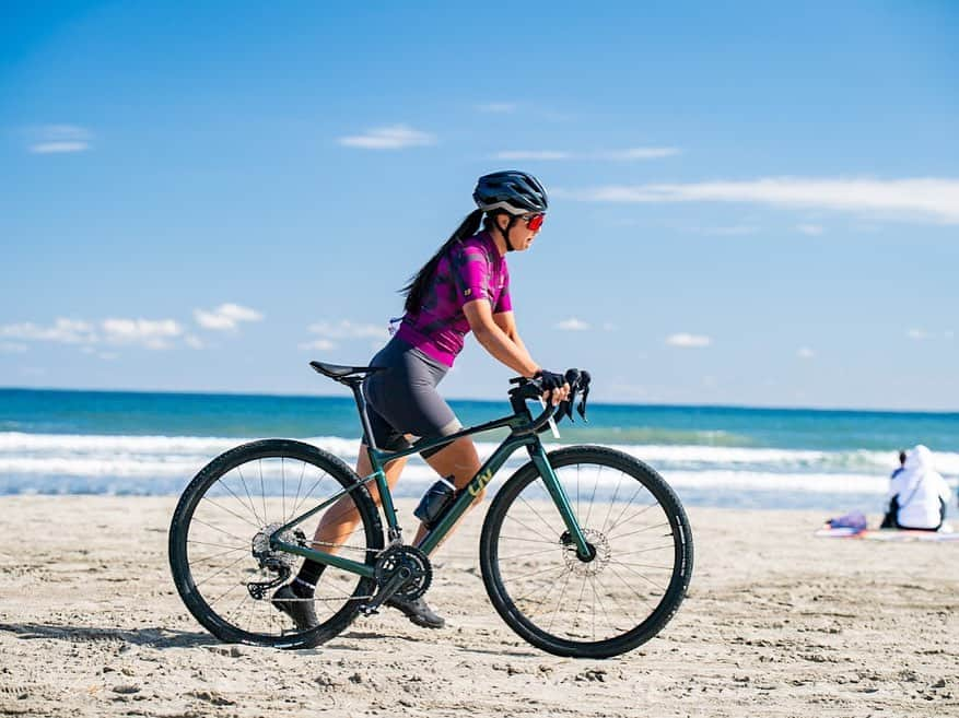 平良エレアさんのインスタグラム写真 - (平良エレアInstagram)「BEACH CROSS Crit 99🏝️  初めてのオフロードレース🚵‍♀️ バイク持ってなかったけど挑戦したいって言ったら すぐにバイク準備して頂き 乗り方とかポイント教えてくれる人達が居て すぐに挑戦出来る環境と周りの人達のサポートに 感謝する1週間でした🙇‍♀️✨  皆さんありがとうございました🙏💕 おかげでめっちゃめっちゃ楽しくて辛くて 達成感を凄く感じられる経験ができました！😝  普通に自転車乗っててここまでの 達成感って得られないほどの過去一の達成感だった笑  ✅Next target is TT 50km🎖️ 次は11日後のTT！こっちはしっかり順位狙います✌️  素敵な写真を撮って頂きありがとうございました😊 Photo by @yyy.asato   #わたしとLiv #livjp_ambassador」10月25日 10時59分 - erea0301