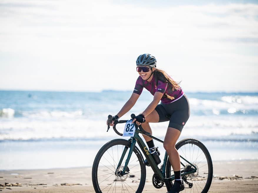 平良エレアさんのインスタグラム写真 - (平良エレアInstagram)「BEACH CROSS Crit 99🏝️  初めてのオフロードレース🚵‍♀️ バイク持ってなかったけど挑戦したいって言ったら すぐにバイク準備して頂き 乗り方とかポイント教えてくれる人達が居て すぐに挑戦出来る環境と周りの人達のサポートに 感謝する1週間でした🙇‍♀️✨  皆さんありがとうございました🙏💕 おかげでめっちゃめっちゃ楽しくて辛くて 達成感を凄く感じられる経験ができました！😝  普通に自転車乗っててここまでの 達成感って得られないほどの過去一の達成感だった笑  ✅Next target is TT 50km🎖️ 次は11日後のTT！こっちはしっかり順位狙います✌️  素敵な写真を撮って頂きありがとうございました😊 Photo by @yyy.asato   #わたしとLiv #livjp_ambassador」10月25日 10時59分 - erea0301