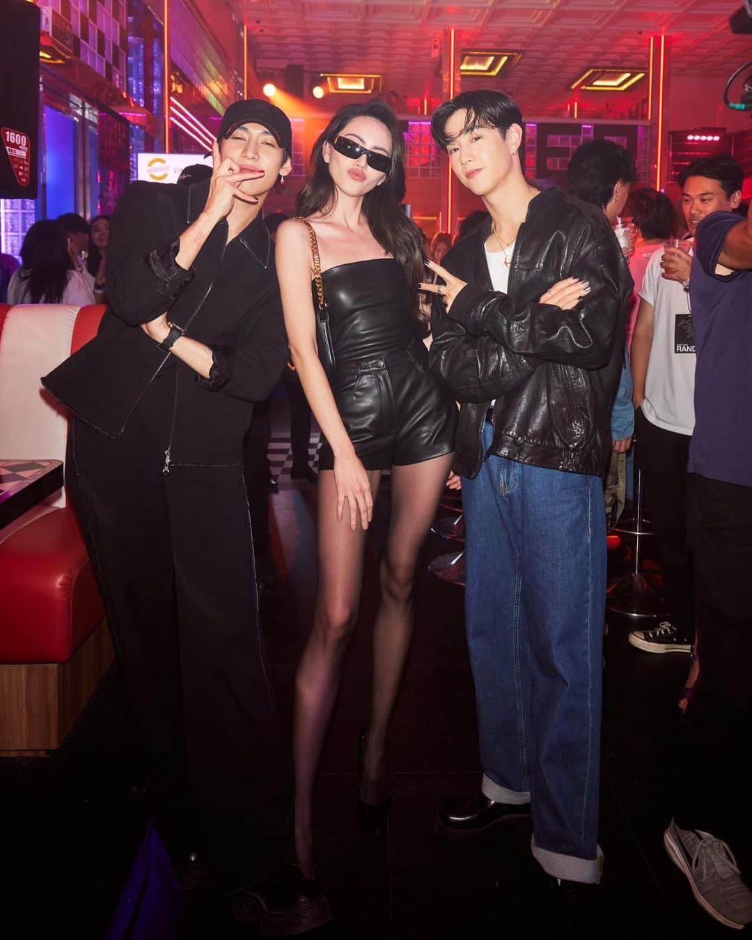 マイ・ダーウィカーのインスタグラム：「Welcome @marktuan to the town 😝🤟🏻」