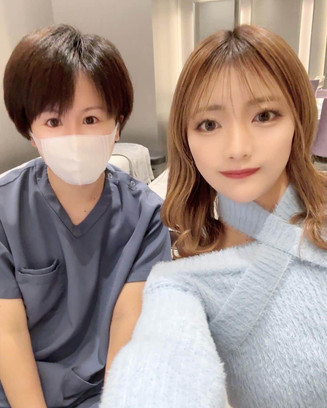 YUINAさんのインスタグラム写真 - (YUINAInstagram)「R Beauty Clinic @r_beauty.clinic にきたよ☆。.:＊・゜  鏡に映ってる自分の顔をみて、周りからこう見られてるんだって思ったら嫌になって、加工したときの鼻になれたらいいなと思って吉田先生 @dr.yoshida.kei に鼻整形をお願いします😵‍💫‎🤍  吉田先生は鼻整形で有名でカウンセリングも丁寧で安心して任せることができました！！気になる人はチェックしてみてね👀また経過載せるね！！  #rbeautyclinic #吉田慧 #ヨッシー先生 #鼻整形」10月25日 11時33分 - y_i_n35