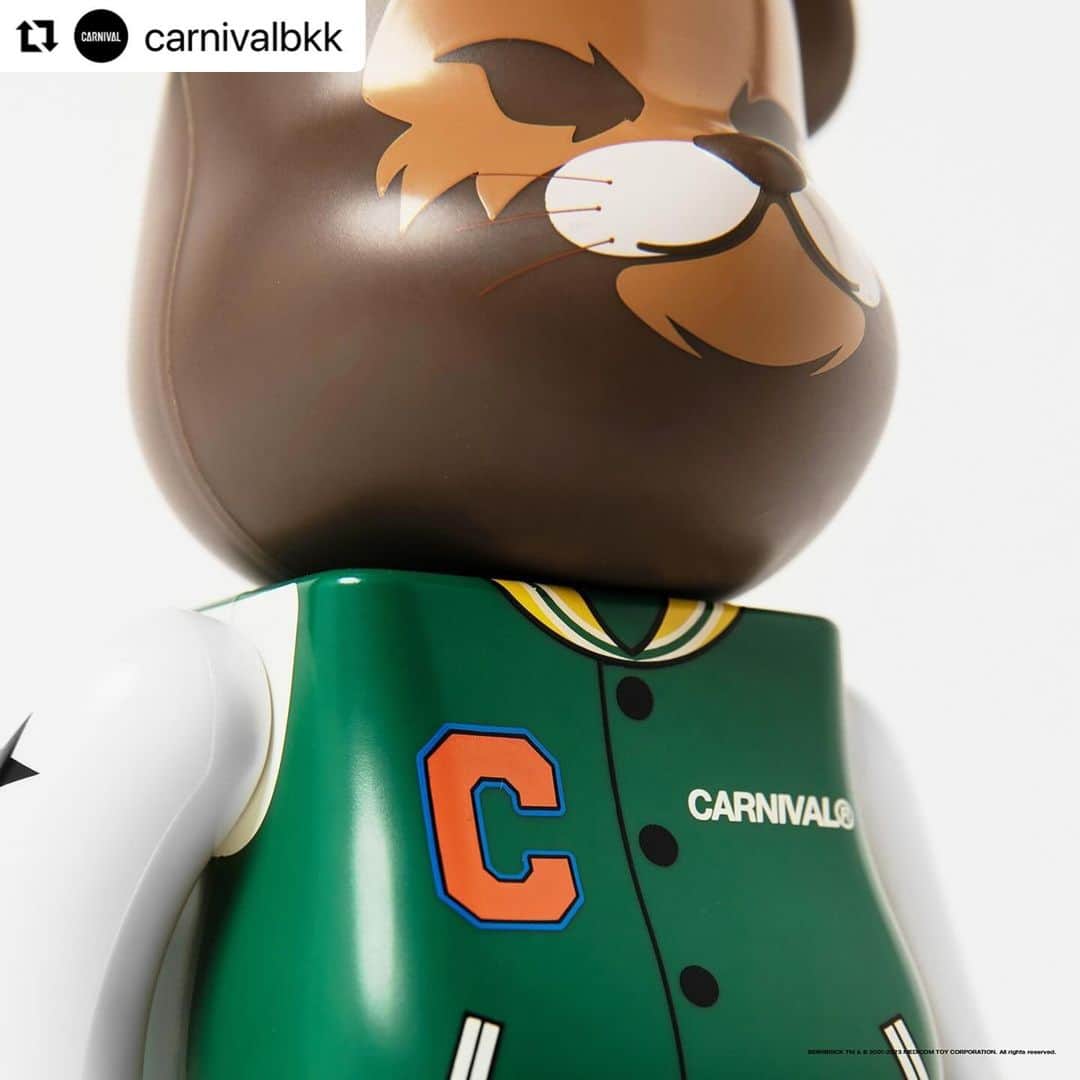 MEDICOM TOYさんのインスタグラム写真 - (MEDICOM TOYInstagram)「#Repost @carnivalbkk with @use.repost ・・・ Carnival BE@RBRICK "Lion Letterman" 100% & 400% box set (4,890 THB) | Online Raffle Via. Carnival Application  The third exclusive collaboration between Carnival and MEDICOM TOY, featuring a new BE@RBRICK version with a perfect fusion of Varsity Jacket design, highlighted by the unique lion letterman emblem – an exclusive Carnival piece. A must-have for devoted BE@RBRICK fans!  Join the raffle now at Carnival Application  #bearbrick #bearbrickthailand #medicomtoy #carnivalbkk」10月25日 11時28分 - medicom_toy
