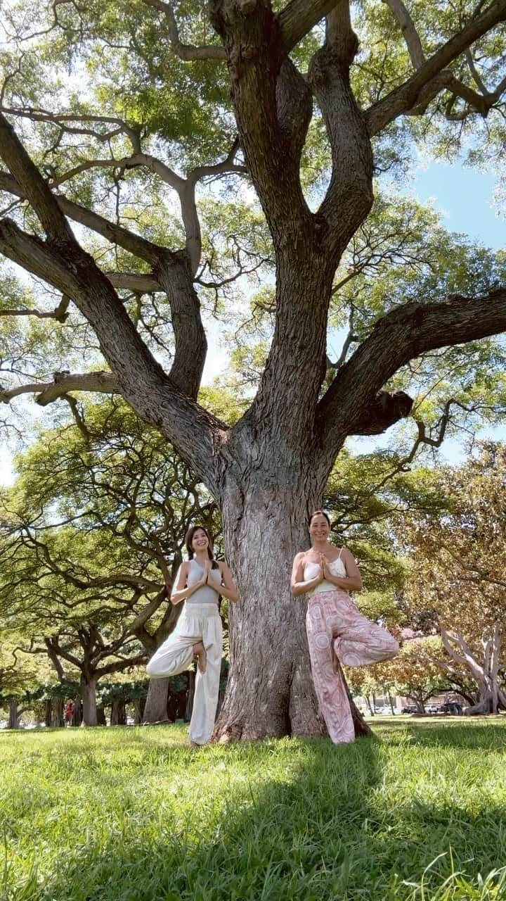 吉川ひなののインスタグラム：「大好きなマキちゃんとyoga🧘🏼‍♀️🩷  いつもマキちゃんに会った瞬間からわたしはおしゃべりが止まらなくて、人生の話しもガールズトークも、いつもマキちゃんから学ぶことたっくさん💓  この日着ているヨガウェアが超偶然色違いだった🦄  またマキちゃんのヨガしたーーーーい♡  @angelamakivernon」