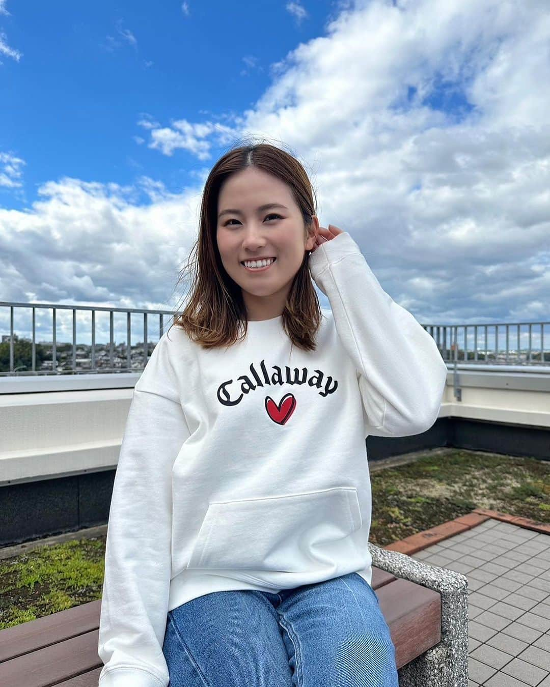 callawayapparel(キャロウェイアパレル）さんのインスタグラム写真 - (callawayapparel(キャロウェイアパレル）Instagram)「西村優菜プロから、ラブキャロウェイロゴのスウェットを着たお写真が届きました❣️ 大きめに着てデニムと合わせても可愛い🥰  オンラインストア限定アイテムなので、気になる方はお早めに😉  #キャロウェイ #キャロウェイアパレル #callaway #enjoyyourgame #ゴルフ #golf #ゴルフ女子 #bethechange #changethegame #ゴルフウェア #オンラインストア限定 #lovecallaway #ラブキャロウェイ @love_callaway @yunapan_02」10月25日 11時58分 - callawayapparel_japan