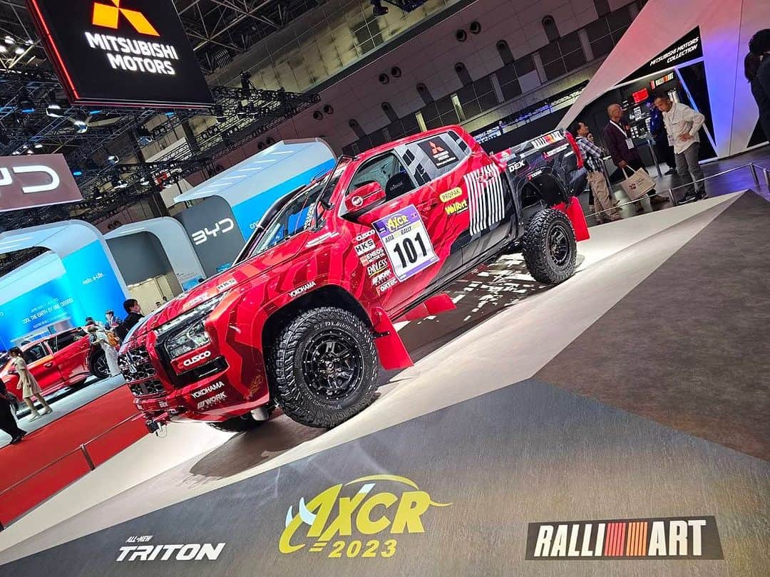 WORKのインスタグラム：「Japan Mobility Show 2023  #mitsubishi #ralliart #triton #axcr2023 #delica #d5 #workwheelsjapan」