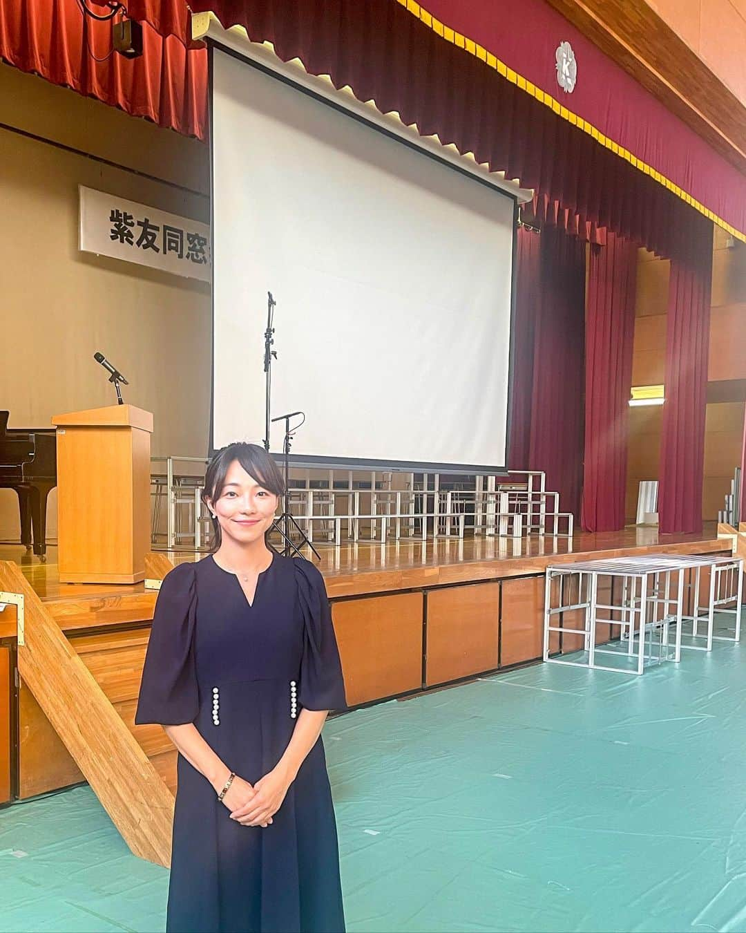 雨宮萌果さんのインスタグラム写真 - (雨宮萌果Instagram)「🏫🏫🏫  ひっっさしぶりに 母校の高校を訪れました。  懐かしい気持ちが ブワッと一気によみがえる  青春の塊のような場所。  年々、高校時代は 今の私を導く原点だったんだなーと 感じます。  #創立105周年記念」10月25日 12時07分 - ame_moe_kichi0630