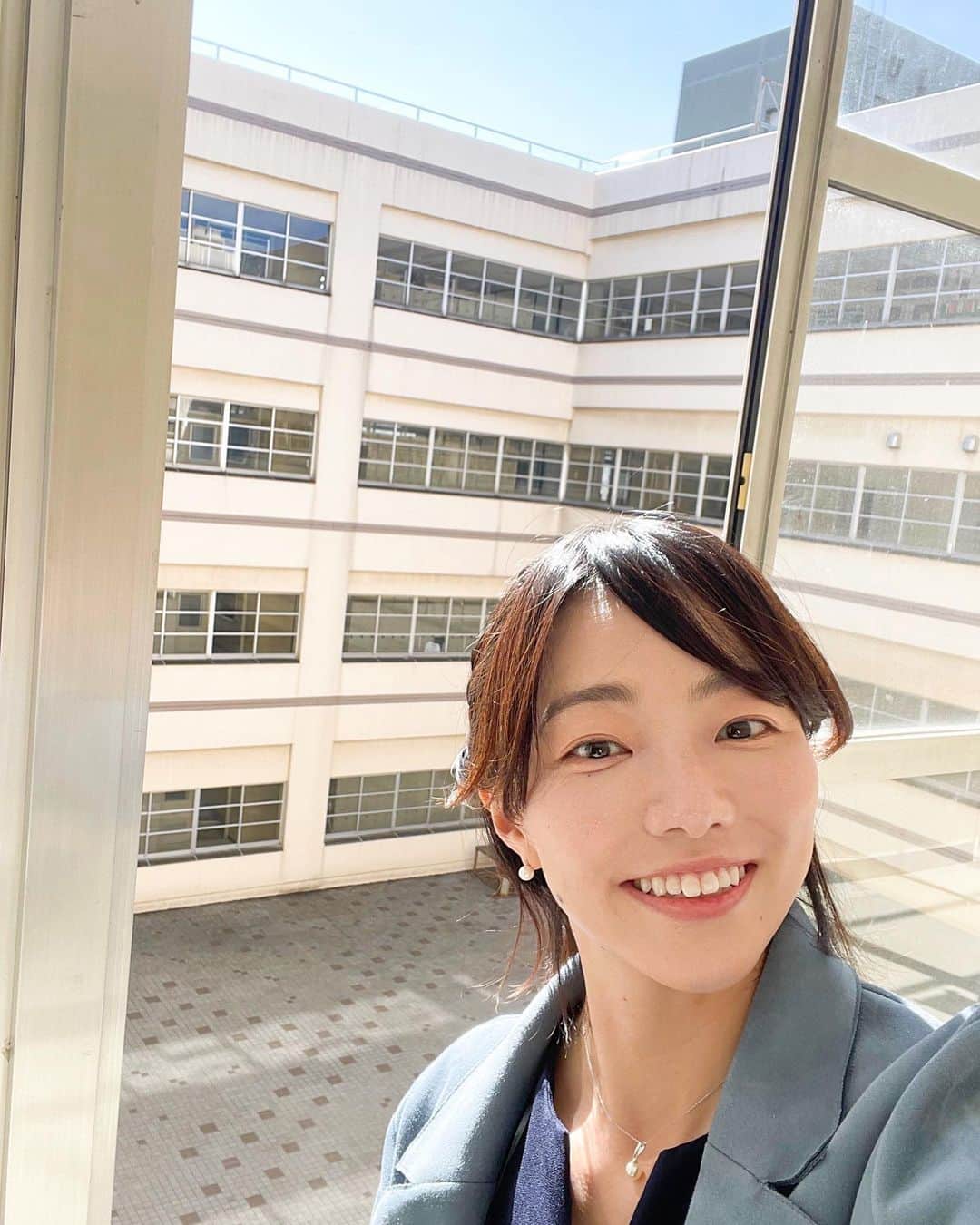 雨宮萌果のインスタグラム：「🏫🏫🏫  ひっっさしぶりに 母校の高校を訪れました。  懐かしい気持ちが ブワッと一気によみがえる  青春の塊のような場所。  年々、高校時代は 今の私を導く原点だったんだなーと 感じます。  #創立105周年記念」