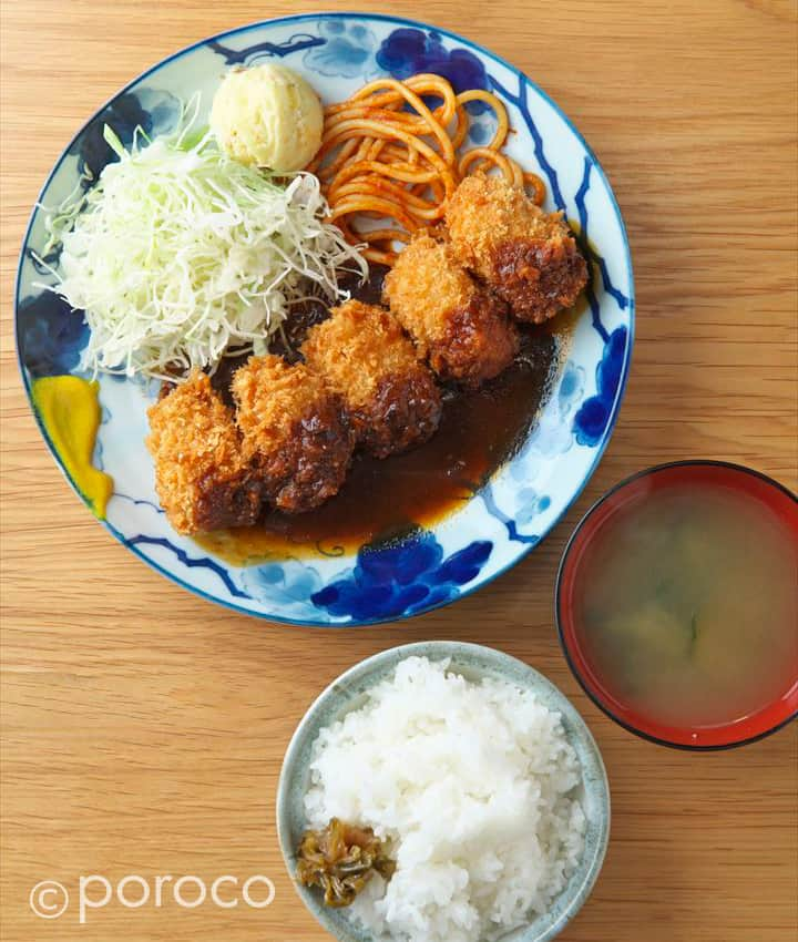 poroco（ポロコ）のインスタグラム：「HBCアナウンサー森田絹子さんオススメ ソロランチ🍽️ ～ビル食堂 でら～  人気の連載企画「気ままに美味しく 森田絹子のソロランチのススメ」。  HBCアナウンサーの森田絹子さんは、“ソロ活”が好きで、ランチのほかにも映画やカラオケなども一人で楽しんでいる、いわば“ソロ活”のプロ✨ そんな森田さんが休日や仕事の合間に“ほっと一息” “美味しさに癒される”、一人でも入りやすいお店を紹介しています💁‍♀️  第19回目はビル食堂 でらの「デミカツ定食」1,100円を紹介します😋  ルスツ産もち豚のバラ肉をロール状に巻いて作っているカツは、お肉のほろっとサクッと食感の軽めの衣、4日間ほどに込んで作る自家製デミグラスソースが美味しい♪  ランチはもちろん、昼飲みや、夕食、夜飲みと多彩なシーンに使いやすいお店です。  詳しくはポロコ11月号2ページを見てね。  写真は、森田絹子アナウンサーのオススメメニューとお店の様子をお見せします。  森田さん @hbc_moritakinukoと 「今日ドキッ！」@hbc_kyodoki のインスタもチェックしてね。  ●ビル食堂 でら TEL：011-252-2502 住所：札幌市中央区南1条西1丁目2大沢ビル３F アクセス：地下鉄大通駅37番出口すぐ 営業時間：11：00～22：00　＊LO　21：30 定休日：なし 席数：38（禁煙） 駐車場：なし お子さま：OK Instagram：@dera0427  Photo①②③ by　CLUTCH  #ランチ #lunch #ソロランチ #札幌ランチ #オフィス街ランチ #ソロ活 #ソロ #おひとりさま #おひとりさま女子 #でら #かつ #デミグラスソース #デミカツ #大通ランチ #北海道 #さっぽろ #札幌グルメ #グルメ #札幌 #札幌中央区 #森田絹子 #アナウンサー #今日ドキッ #もんすけ #hbc #poroco #ポロコ」