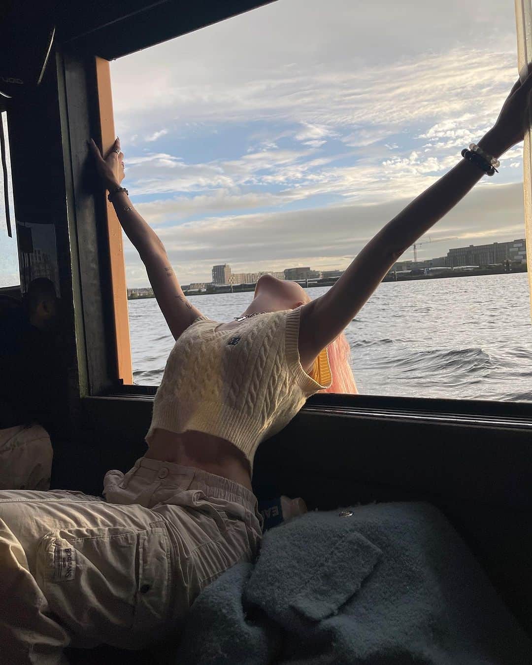 Eva Cheung☆のインスタグラム：「XXL Nutrition BOAT 🚤  @liulive Boat Party 🙌🏻  @meetmeatthehotelamsterdam  Thanks @pacoxchan @bjornwilbrink thoughtful arrangement🥰  #amsterdamndanceevent  #ADE2023」