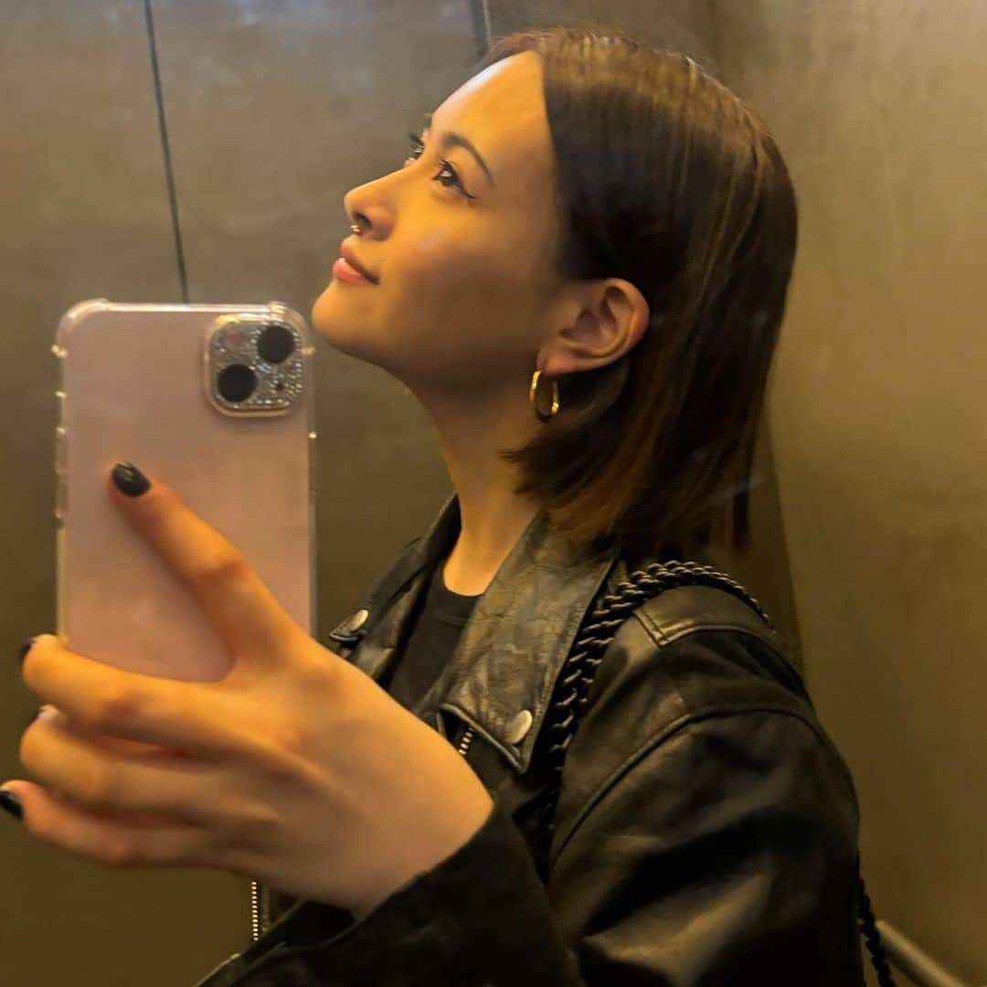 高橋ららのインスタグラム：「🖤✨」