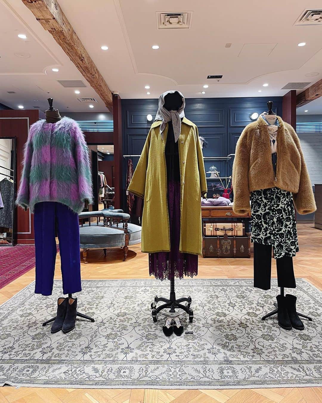 IÉNA LA BOUCLEのインスタグラム：「new display!!  #ienalaboucle#iena_la_boucle」