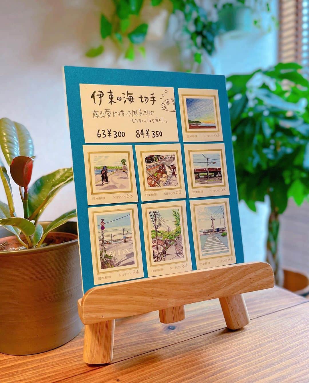 のインスタグラム：「＼切手になりました／  伊東の風景画が全7種類の切手になりました！10/29のイベントか、伊豆高原駅にあるお店「半島PRESSS COMPANY」 @hanto_press_company にてご購入いただけます。ぜひ風景画ポストカードと組み合わせたりしてみてください♪  2023年10月29日(日) 「​シャッターアート完成１周年記念イベント」 ​@​あんじん通り商店街 開催時間 10:00〜15:00  【風景画展】 時間：イベント開催時間中に常設 会場：ヤマモトコーヒー 一番館の隣(荒天時抽選会場) 静岡県伊東市銀座元町3−21  【弾き語りライブ】 時間：13:15〜 会場：伊豆ボクシングジム前 静岡県伊東市銀座元町4−3‬  #伊東市 #伊東の暮らし #伊東のいいとこ #わたしといとうと #切手  #ito #izu #japanview」