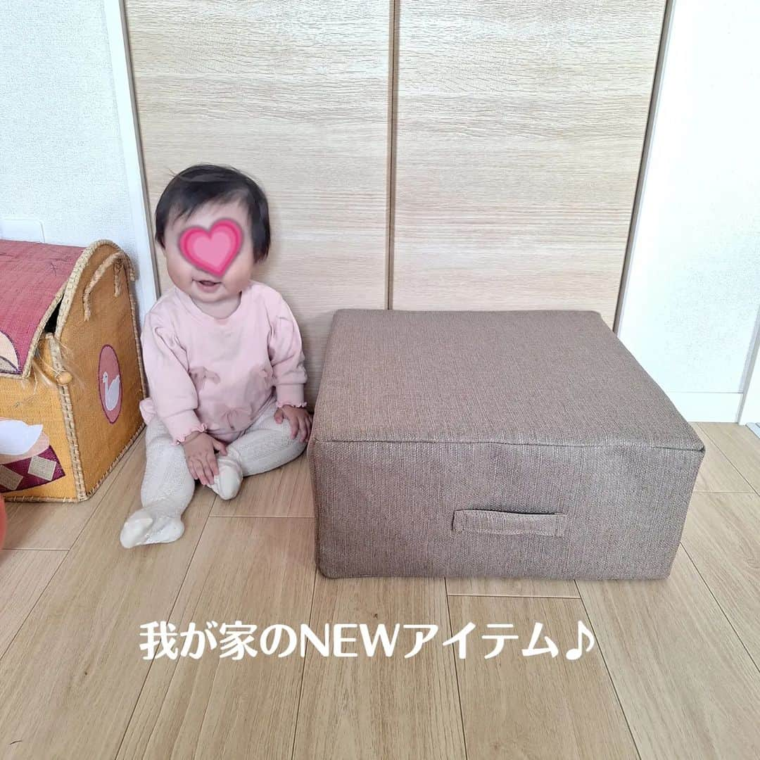 広村美つ美さんのインスタグラム写真 - (広村美つ美Instagram)「我が家にNEWアイテムが……！ 小さい子が居ると床に座る事も多く……😭 雲のやすらぎクッションを我が家へ迎え入れました✨ 座ってみるとバネも効いてて姿勢も良い感じに安定して座れるから 私好みの安定感！🩵 上の子たちもよく床に座ってテレビ見てたりするので子供たちにも使ってもらおうと思います……🫶 ちなみに、まるさんも乗って寝たりするんだろうなと予想してます🐶💖 大きなL字型ソファを手放して数年💦 色々持ち運べる椅子を使ってみてるけど引越しの度に誰かに譲ったり引き取って貰ったり……引越し先によっては大きいものは置けないのでこういう小さなクッションで座って休めるなら今の生活にはベスト︎な気がする👍🏻🩵 . #雲のやすらぎクッション #イッティ #PR  @kumoyasu_official」10月25日 12時27分 - mitsumi_hayashi